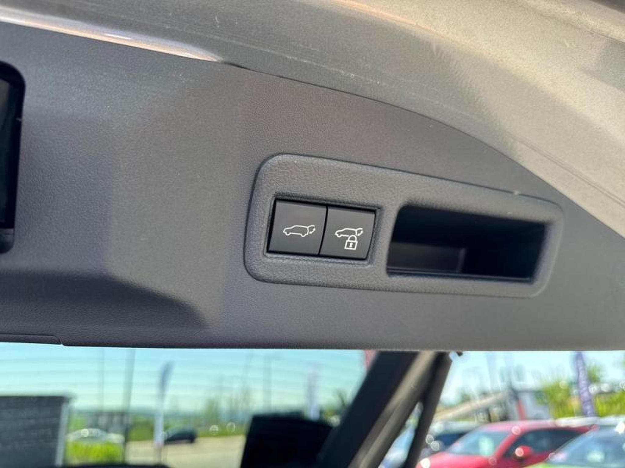 Toyota bZ4X Style (2023) - Photo 13