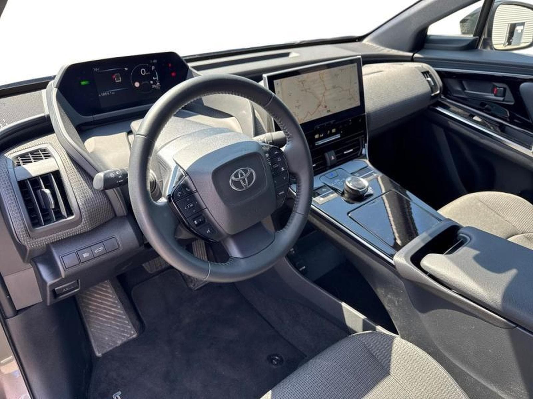 Toyota bZ4X Style (2023) - Photo 2