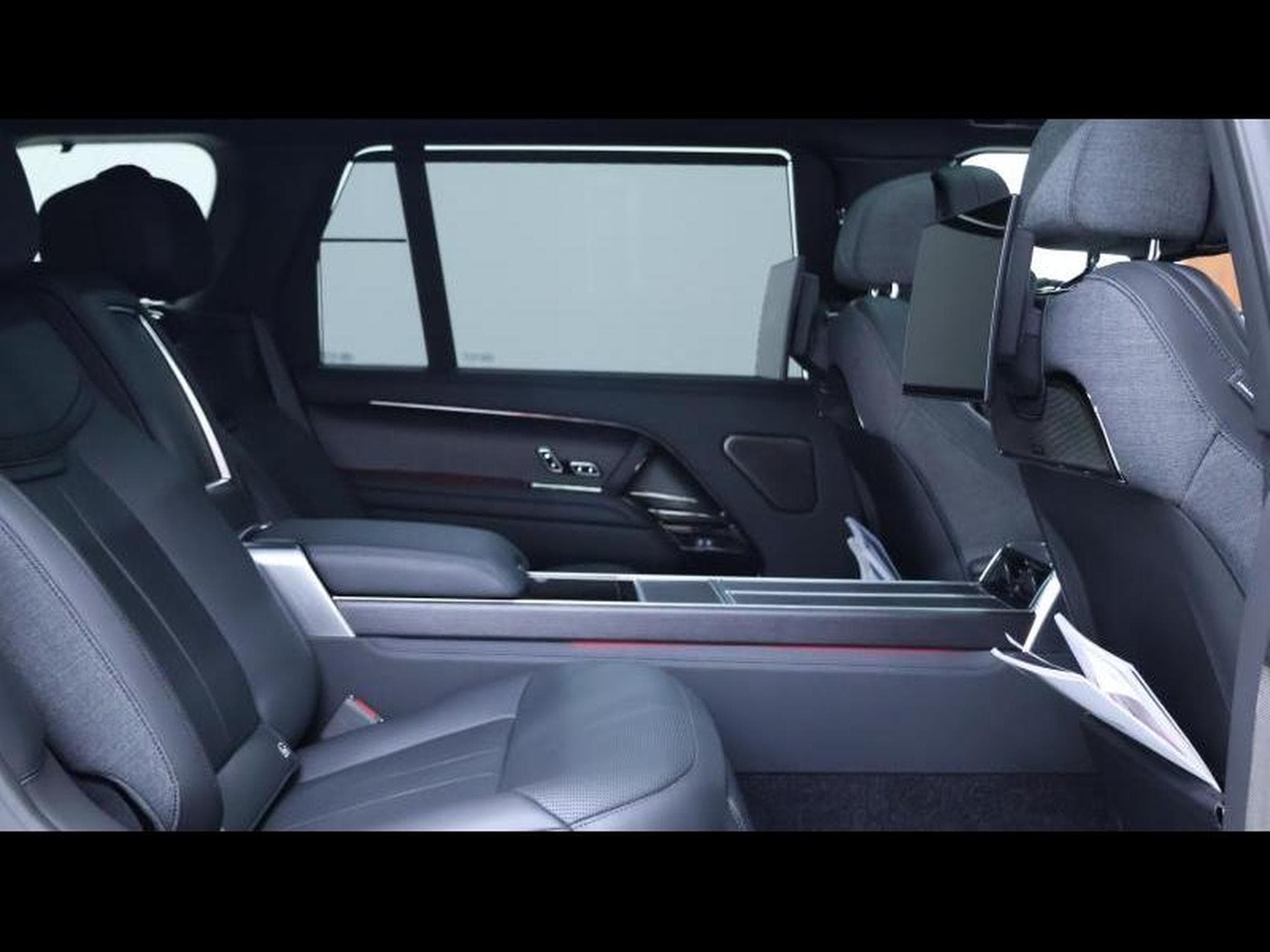 Land-Rover Range Rover LWB P615 SV AWD Auto (2025) - Photo 13