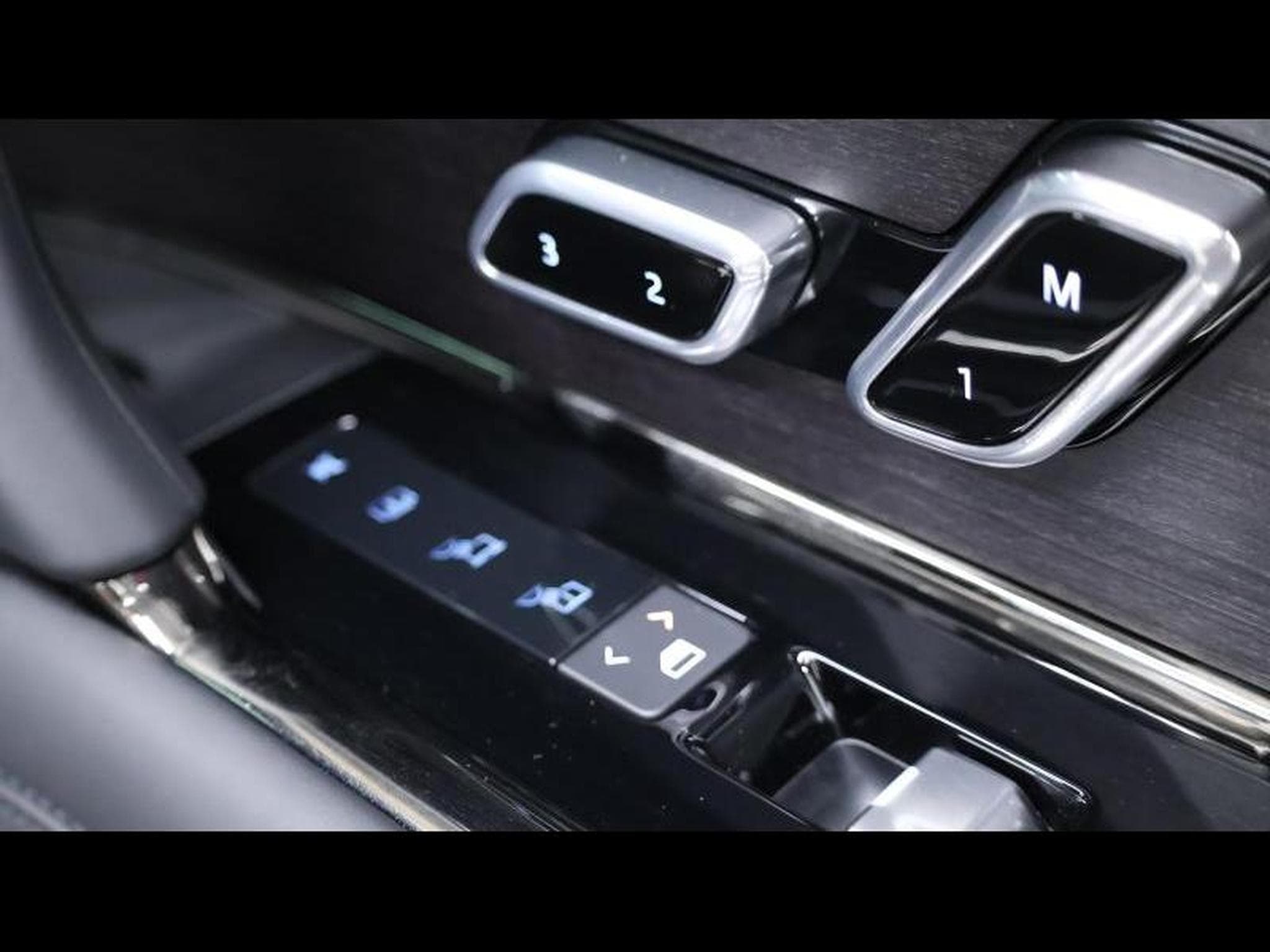 Land-Rover Range Rover LWB P615 SV AWD Auto (2025) - Photo 14