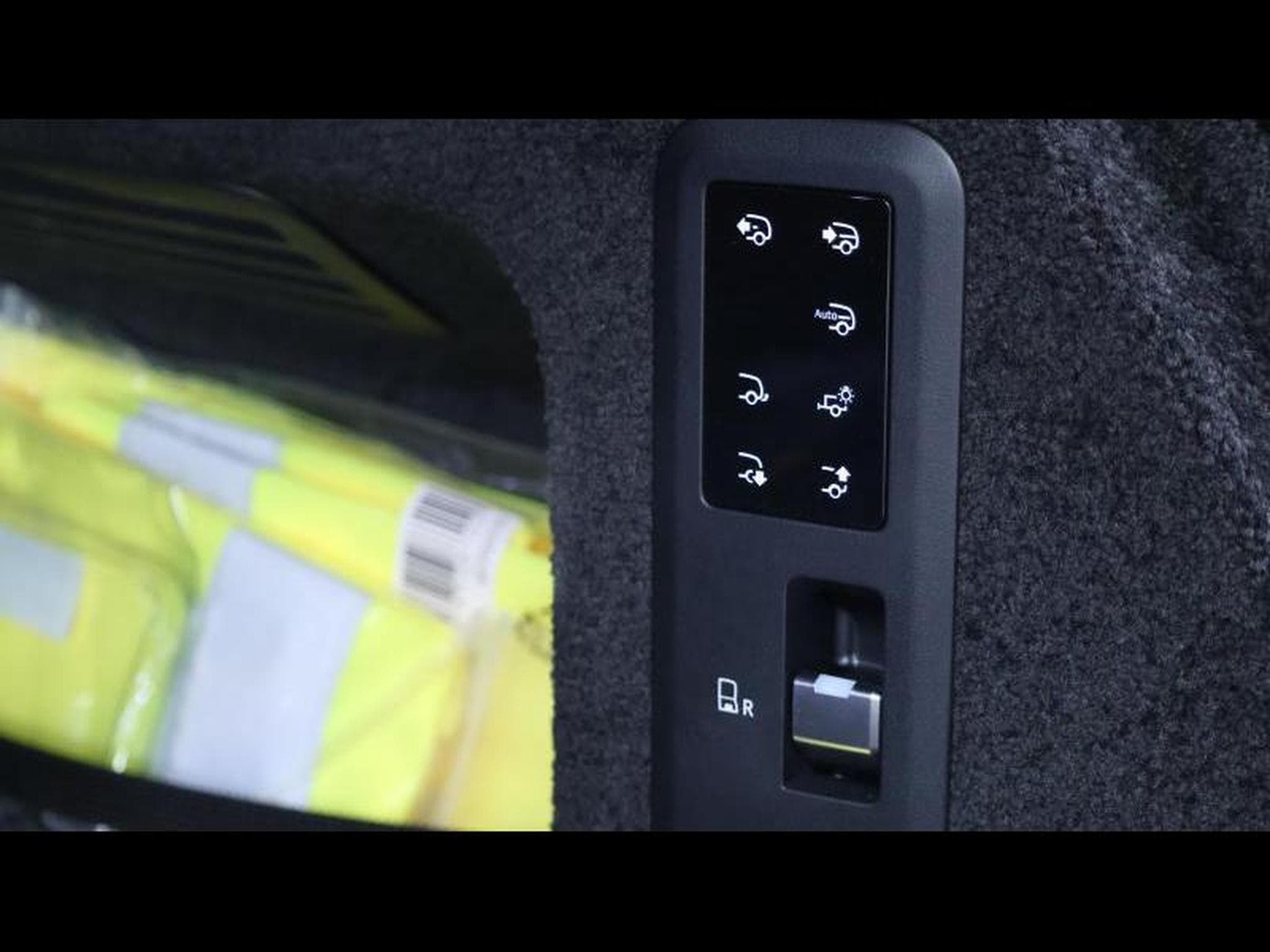 Land-Rover Range Rover LWB P615 SV AWD Auto (2025) - Photo 16