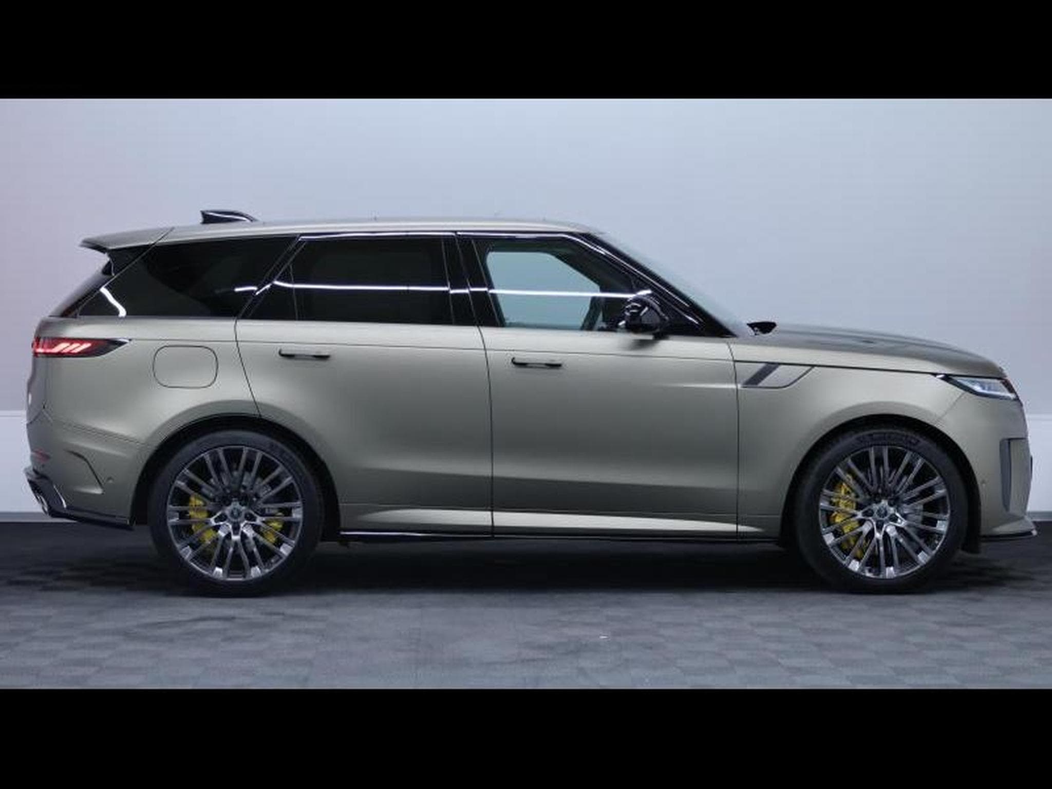 Land-Rover Range Rover Sport SV Edition One (2024) - Photo 3