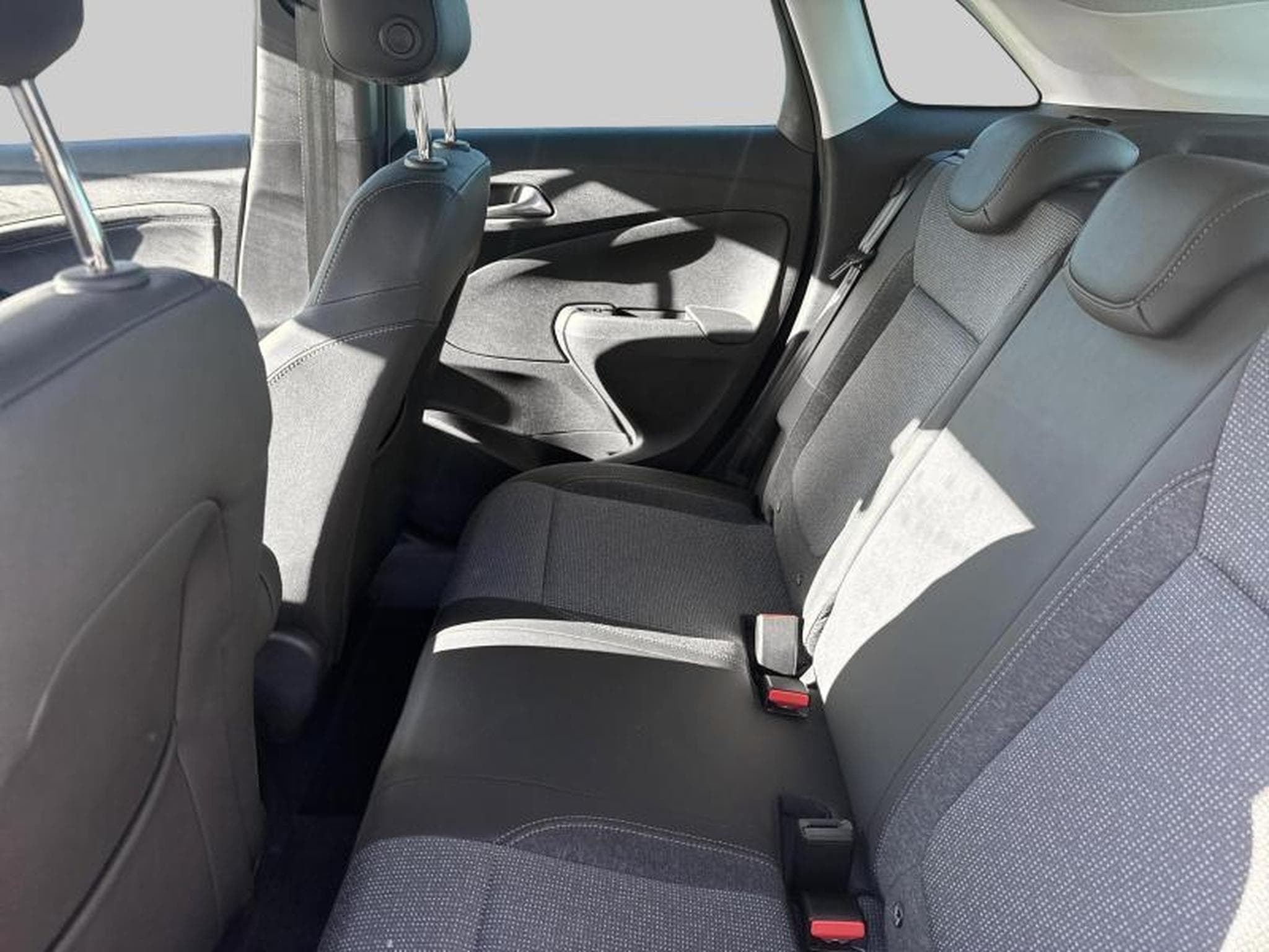 Opel Crossland Elegance (2023) - Photo 12