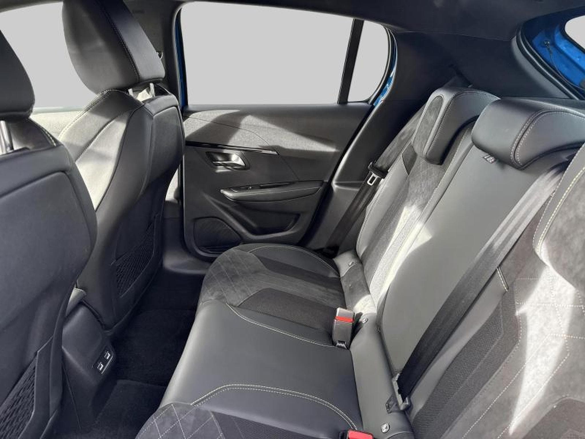 Peugeot 208 GT Line (2023) - Foto 12