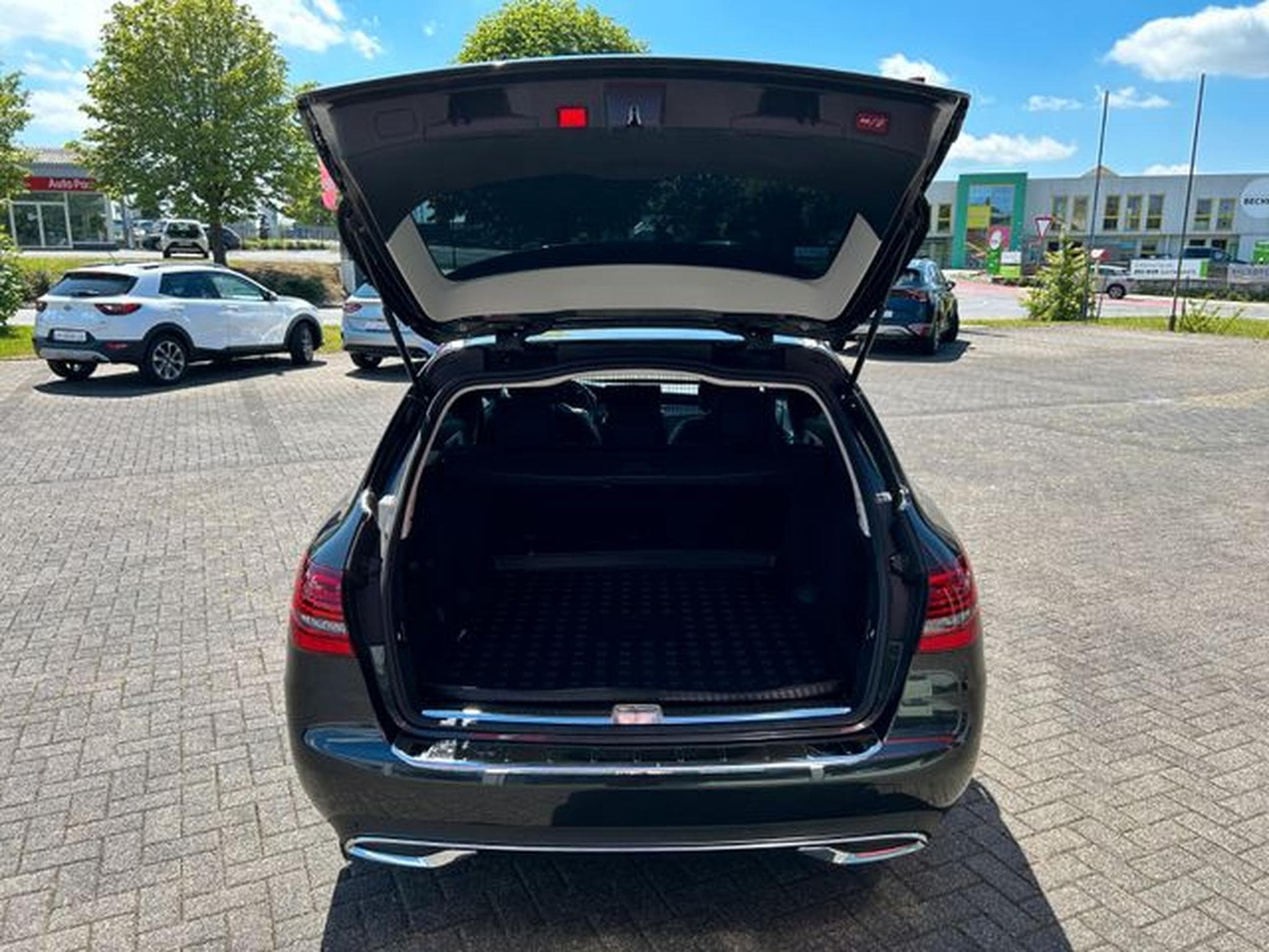 Mercedes C 180 C 180 T Avantgarde LED Navi Kamera SpurPaket (2020) - Foto 7