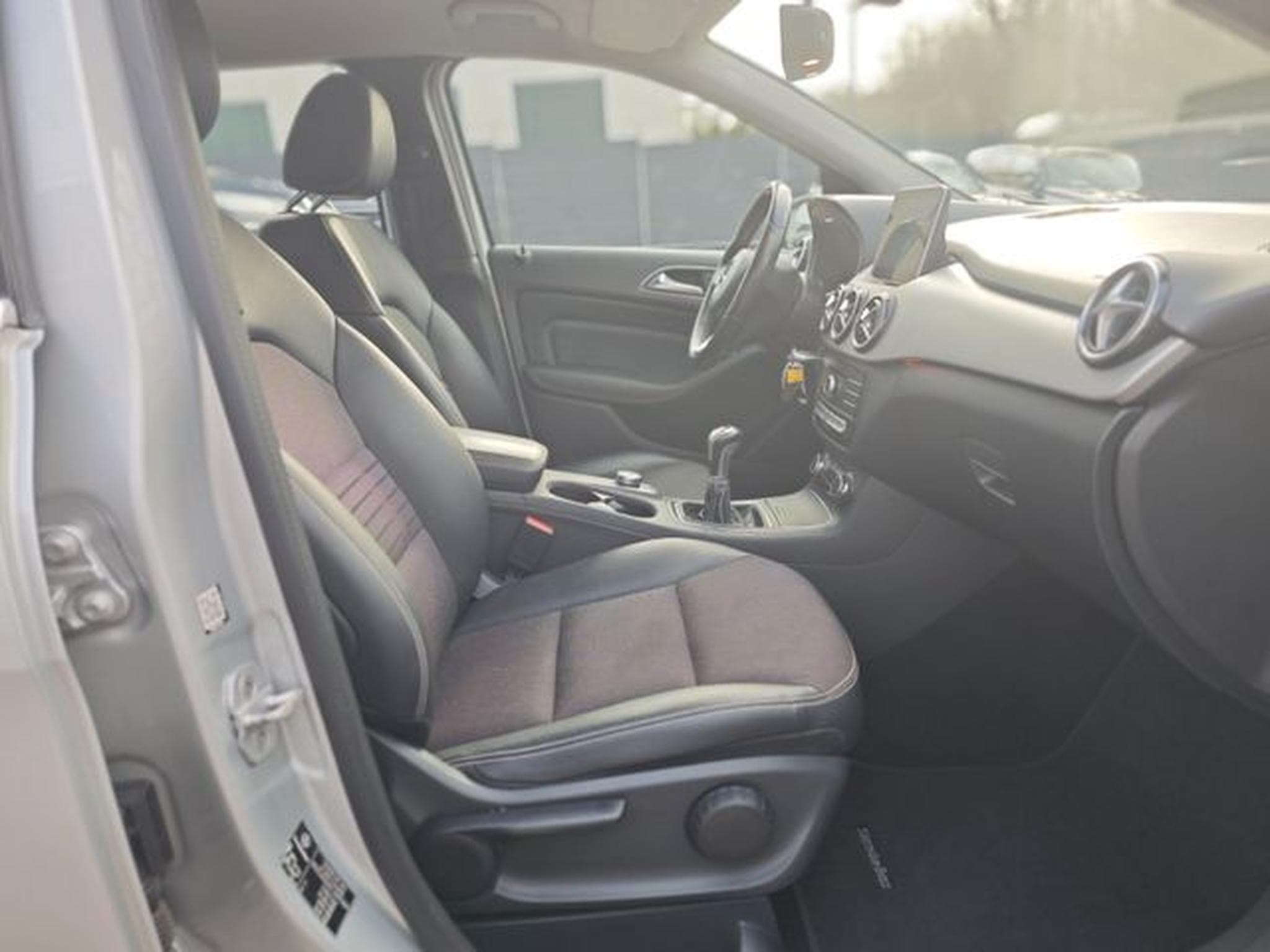 Mercedes B 180 B 180 URBAN*NAVI*SITZHEIZUNG*PDC*KLIMA*EURO 6* (2015) - Foto 15