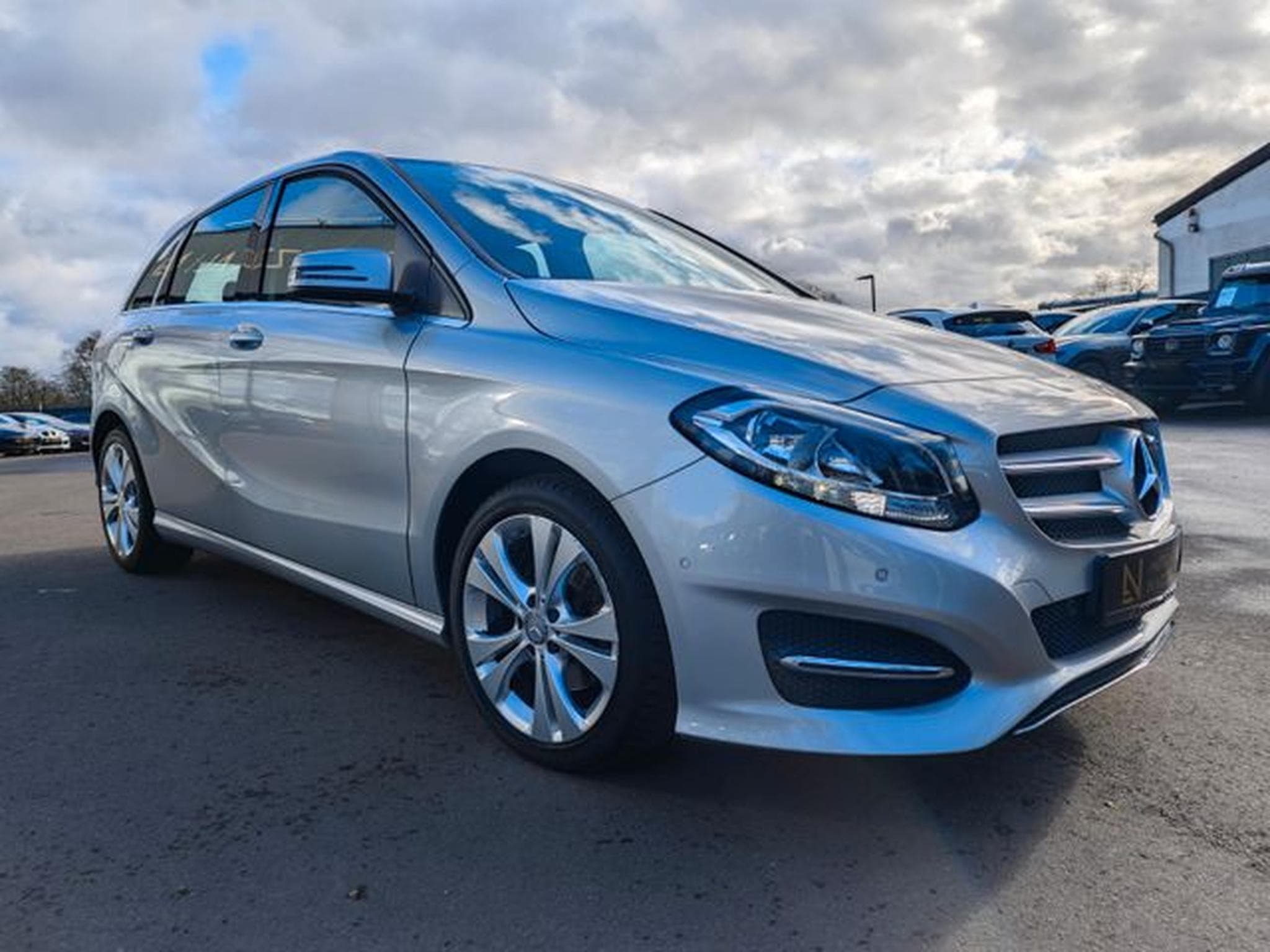 Mercedes B 180 B 180 URBAN*NAVI*SITZHEIZUNG*PDC*KLIMA*EURO 6* (2015) - Foto 4