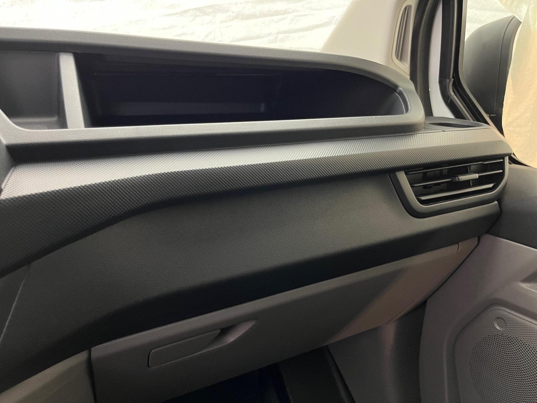 Ford Transit Trend 320S (2025) - Photo 16