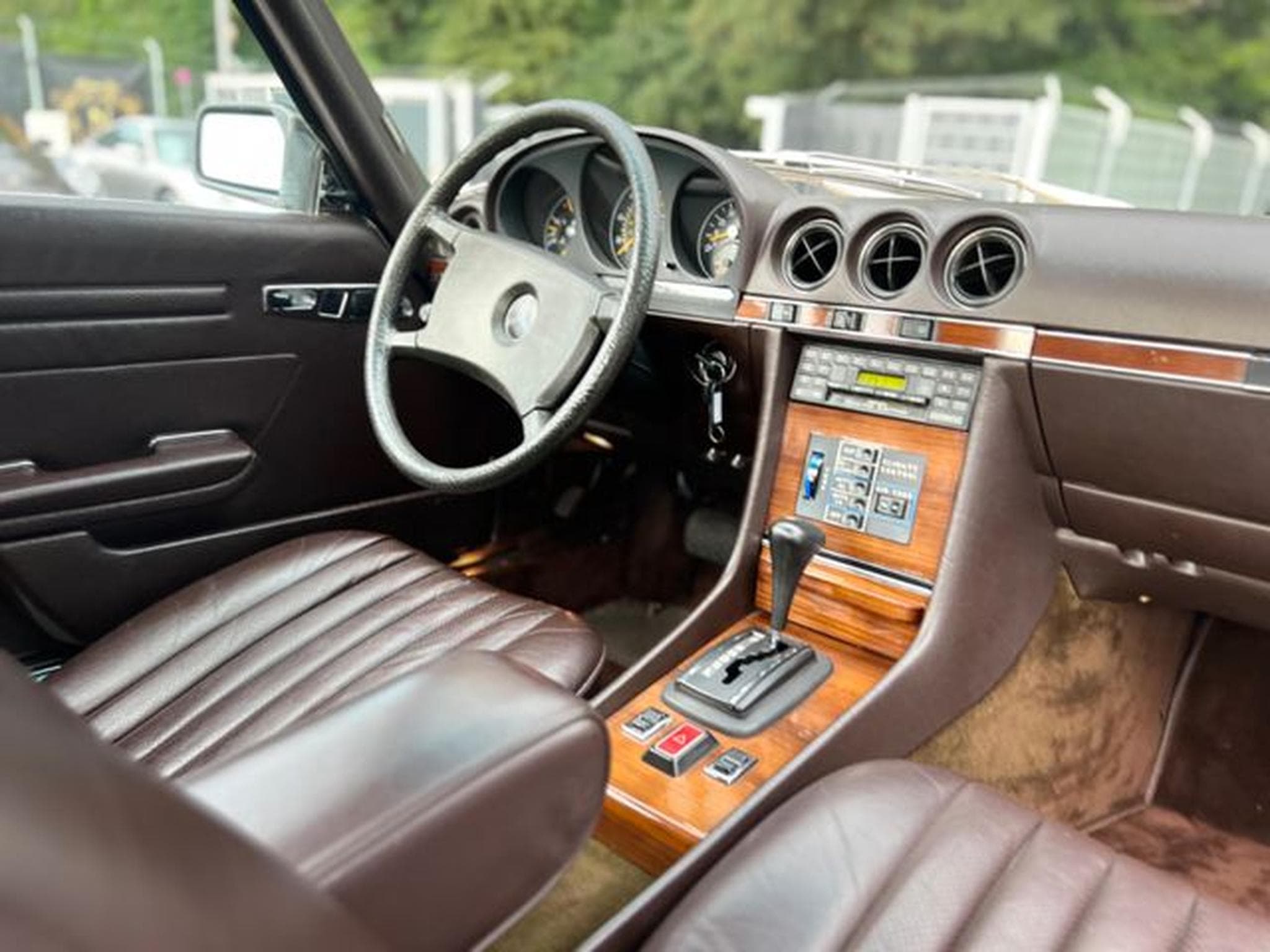 Mercedes SL SL 380*ORIGINAL-ZUSTAND*KLIMA*HARD-TOP*LEDER* (1981) - Foto 15