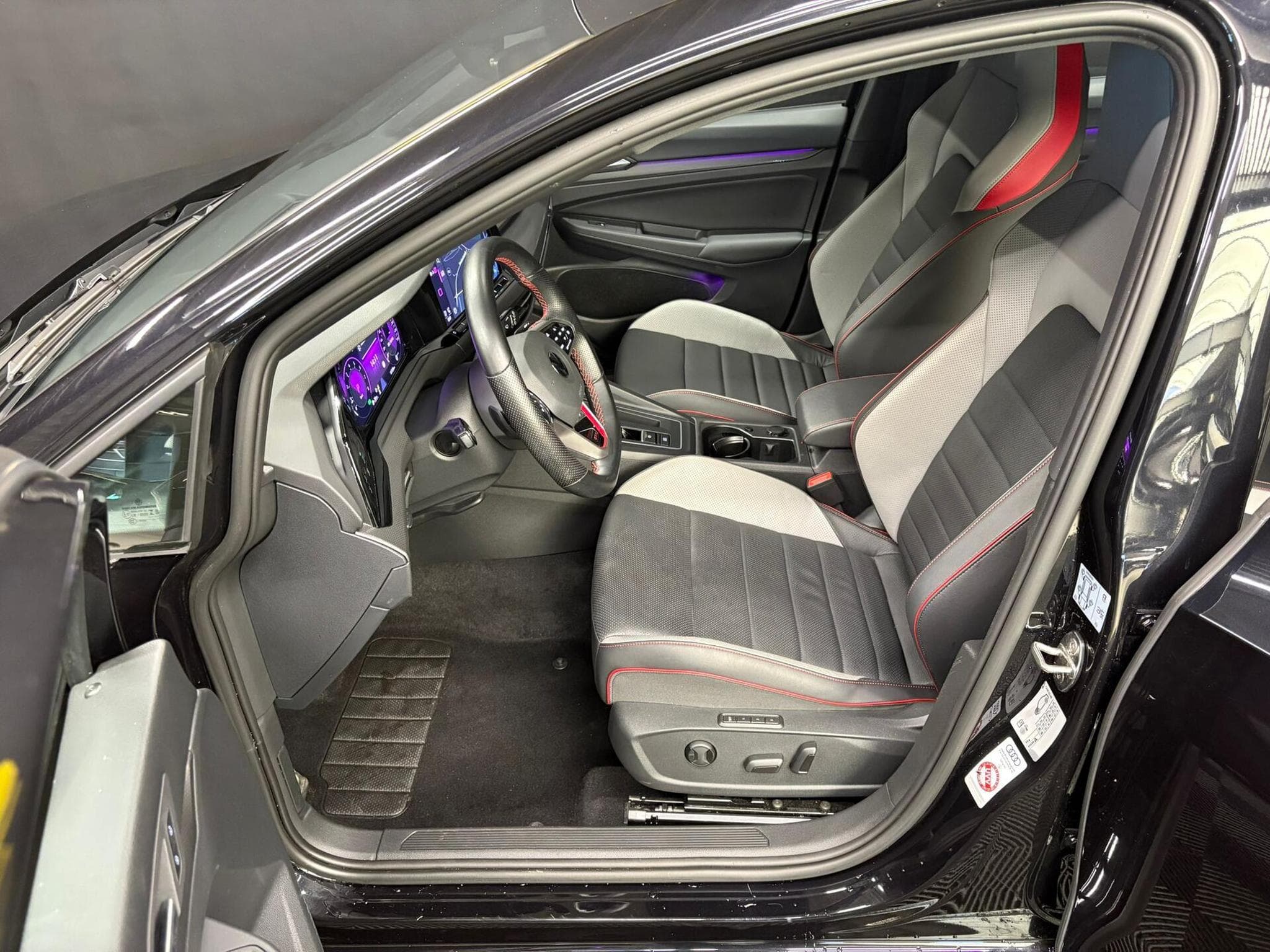 VW Golf 2.0 GTI CLUBSPORT DSG CUIR NAVI/SIEGES ELEC/CAMERA (2022) - Foto 12