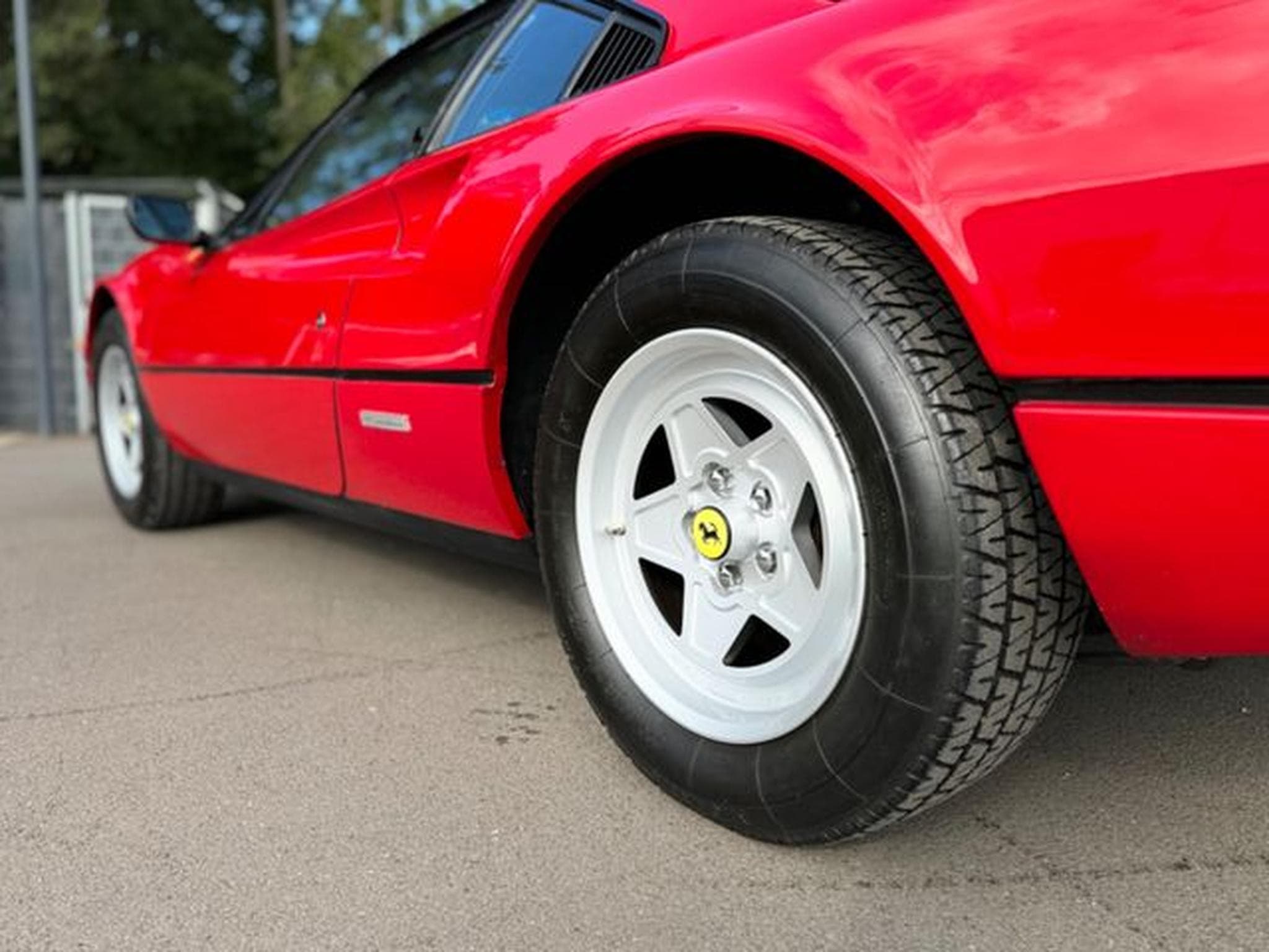 Ferrari 308 308 GTB QUATTROVALVOLE*1/ 748*PERFEKTE HISTORIE* (1984) - Foto 10