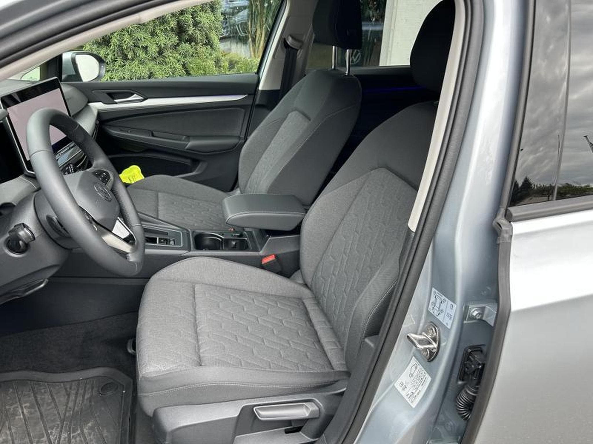 VW Golf Life (2025) - Photo 8