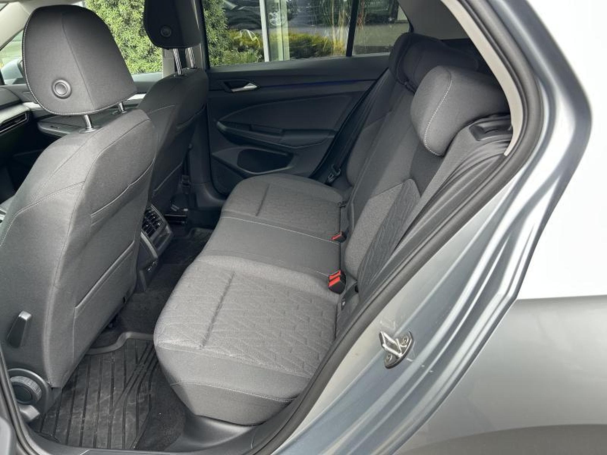 VW Golf Life (2025) - Photo 9