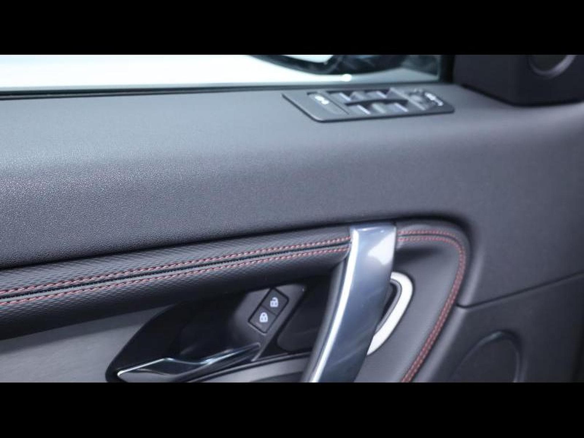 Land-Rover Discovery Sport D200 R-Dynamic S (2025) - Foto 23