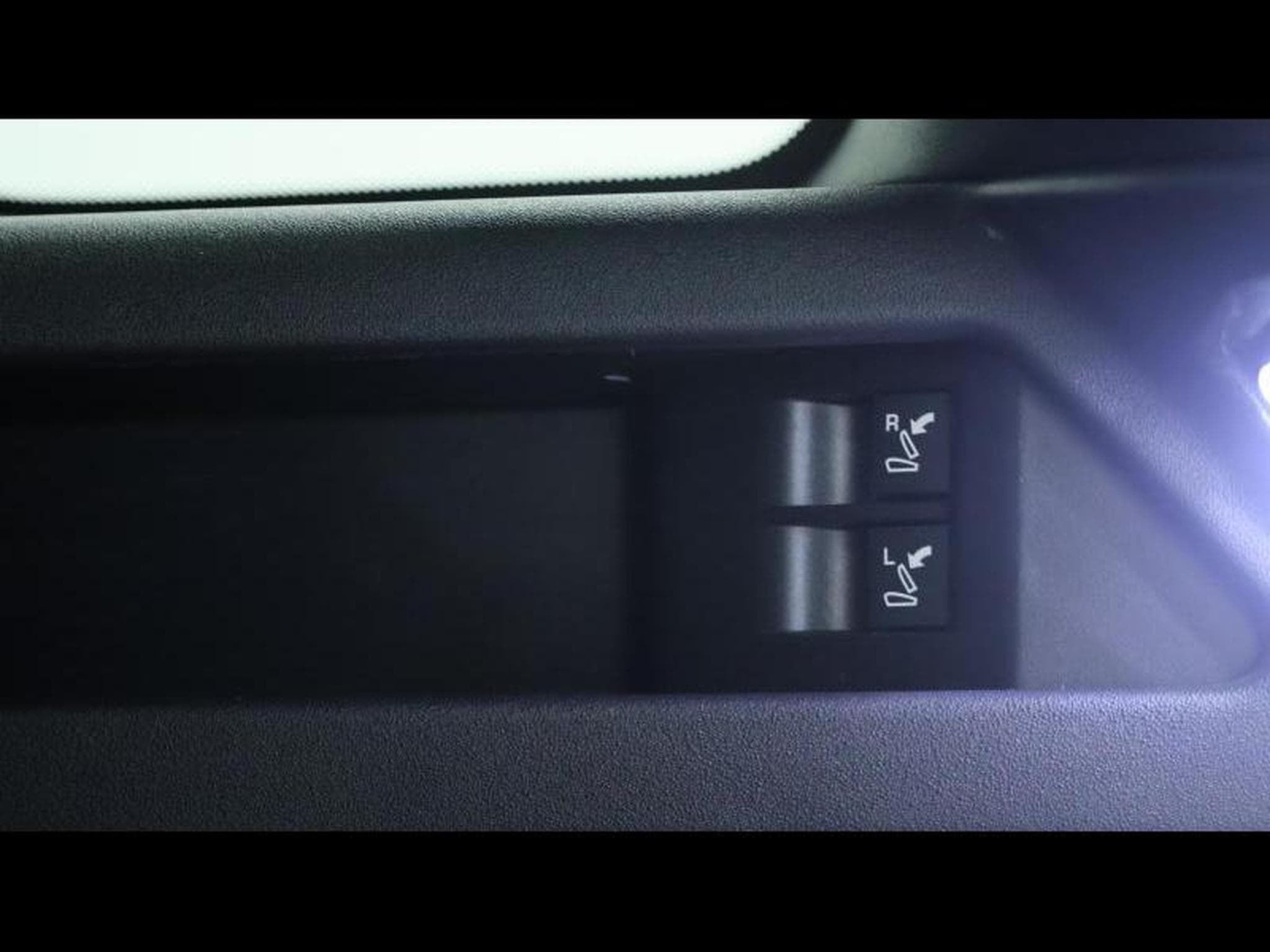 Land-Rover Discovery Sport D200 R-Dynamic S (2025) - Foto 29