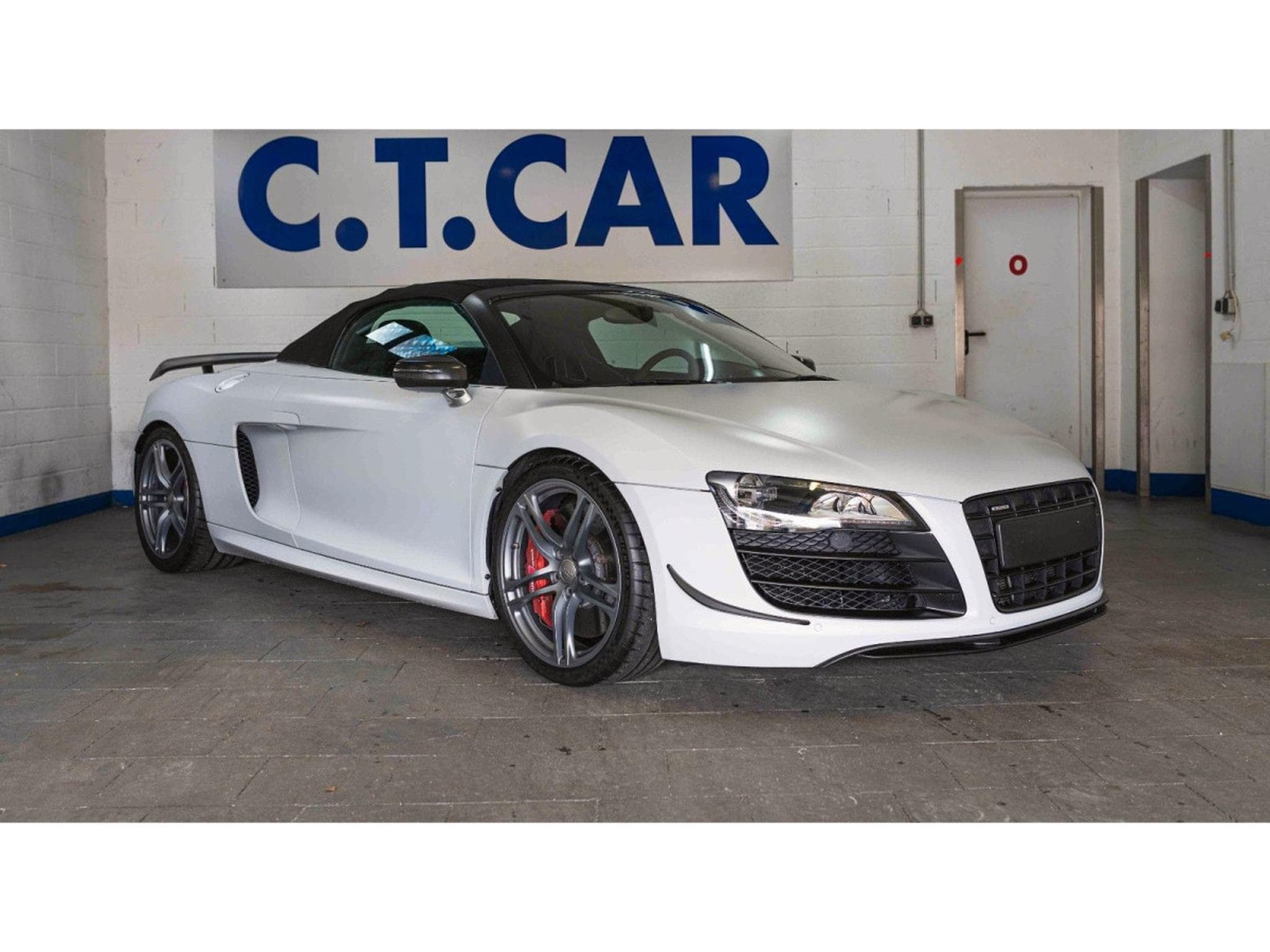 Audi R8 GT Spyder 5.2 FSI quattro 182/333 (2012) - Photo 1