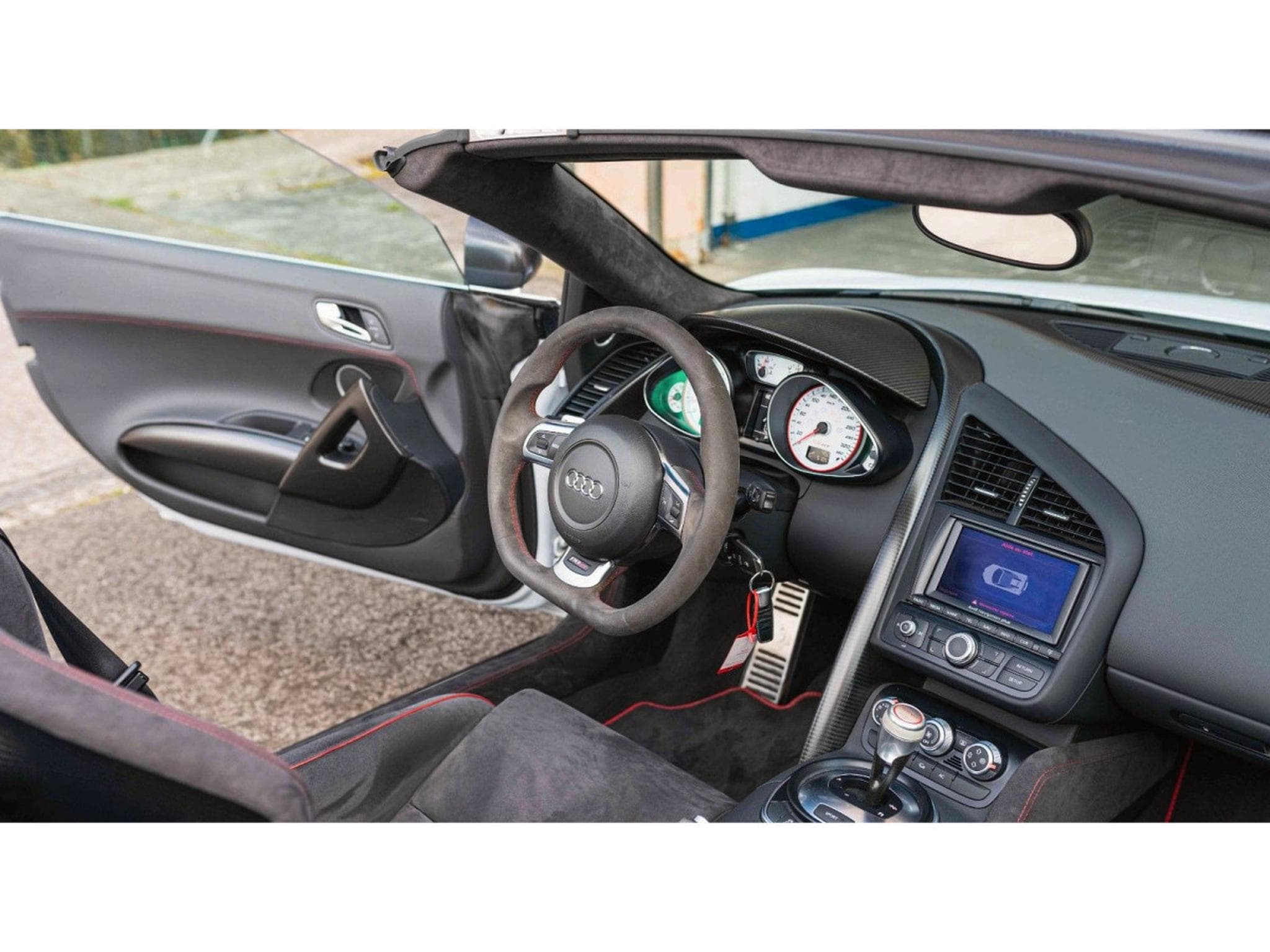 Audi R8 GT Spyder 5.2 FSI quattro 182/333 (2012) - Photo 11