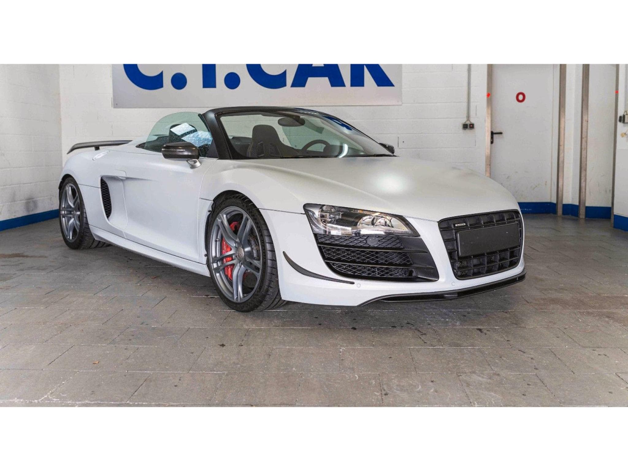 Audi R8 GT Spyder 5.2 FSI quattro 182/333 (2012) - Photo 3