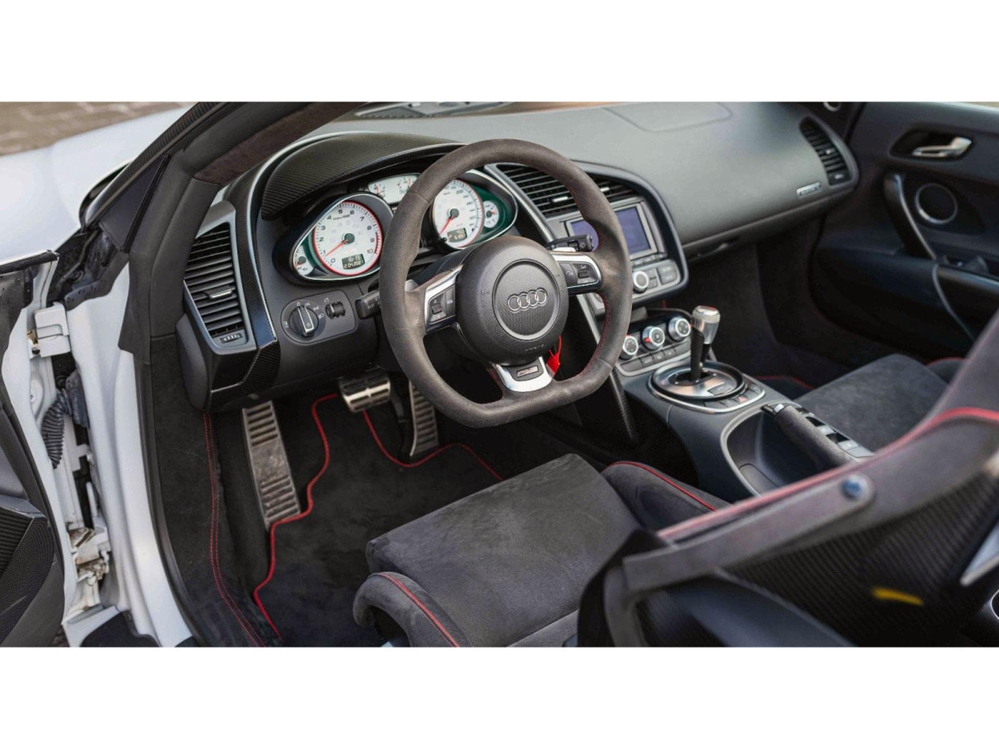 Audi R8 GT Spyder 5.2 FSI quattro 182/333 (2012) - Photo 7
