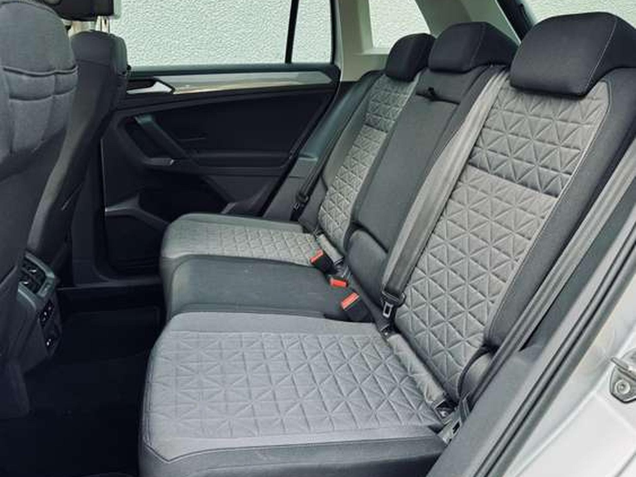 VW Tiguan 1.5 TSI Life OPF DSG (2021) - Photo 9