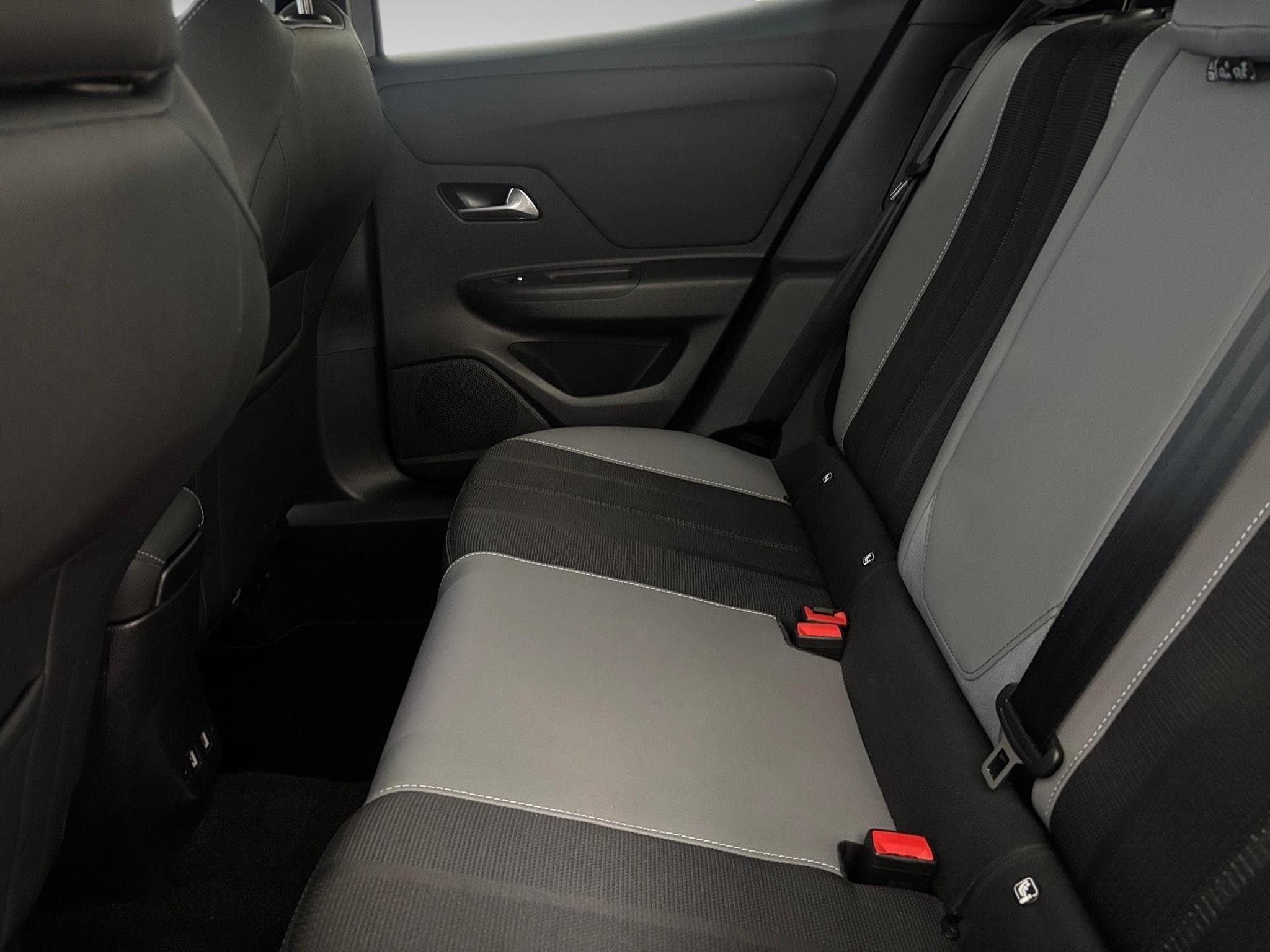 Opel Mokka Elegance (2023) - Foto 7