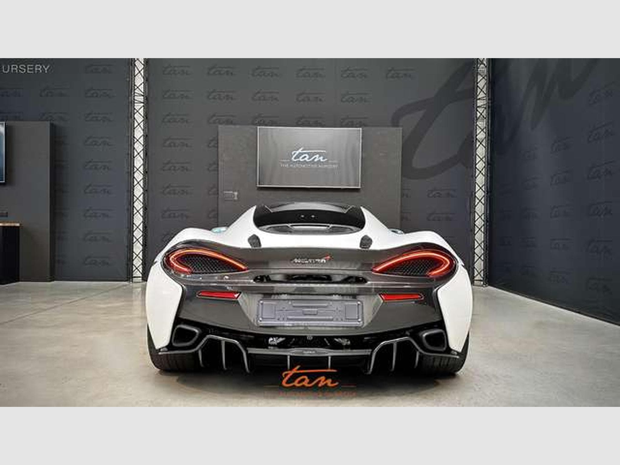 McLaren 570GT 3.8 Bi-Turbo V8 MSO + Sport Pack + Stealth Pack (2019) - Photo 9