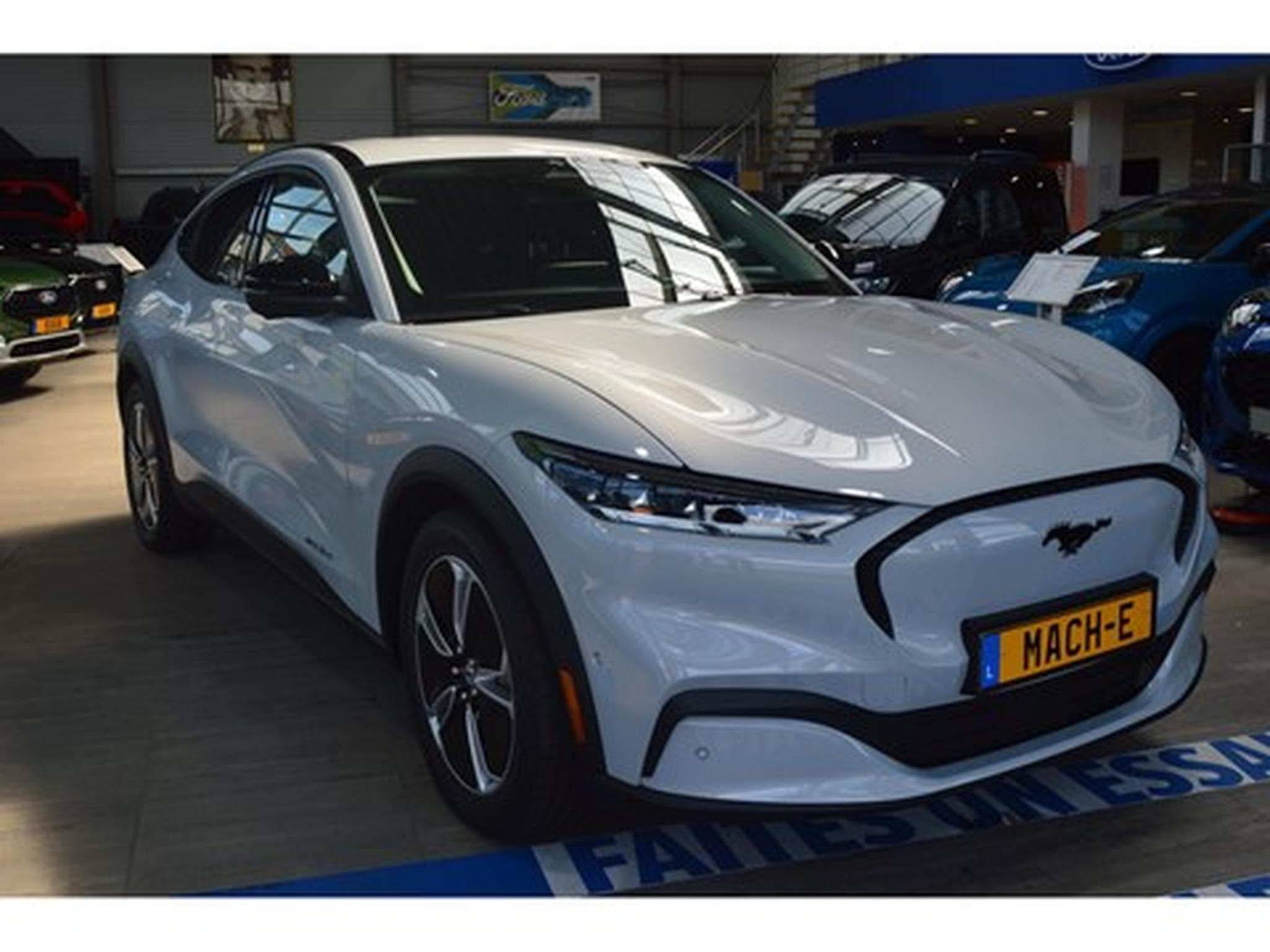 Ford Mustang Mach-E Base 72kWh Standard Range LFP 269ch/198kW - A1 (2025) - Photo 4
