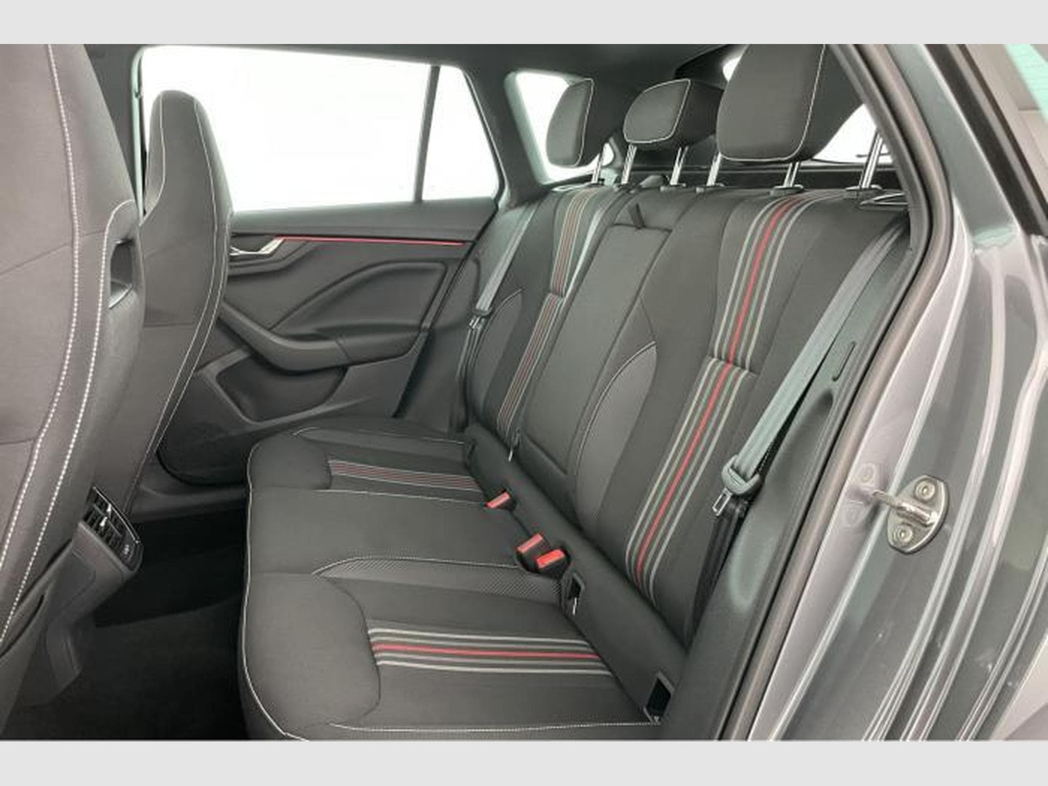 Skoda Kamiq 1.0 TSI Monte (2024) - Photo 13