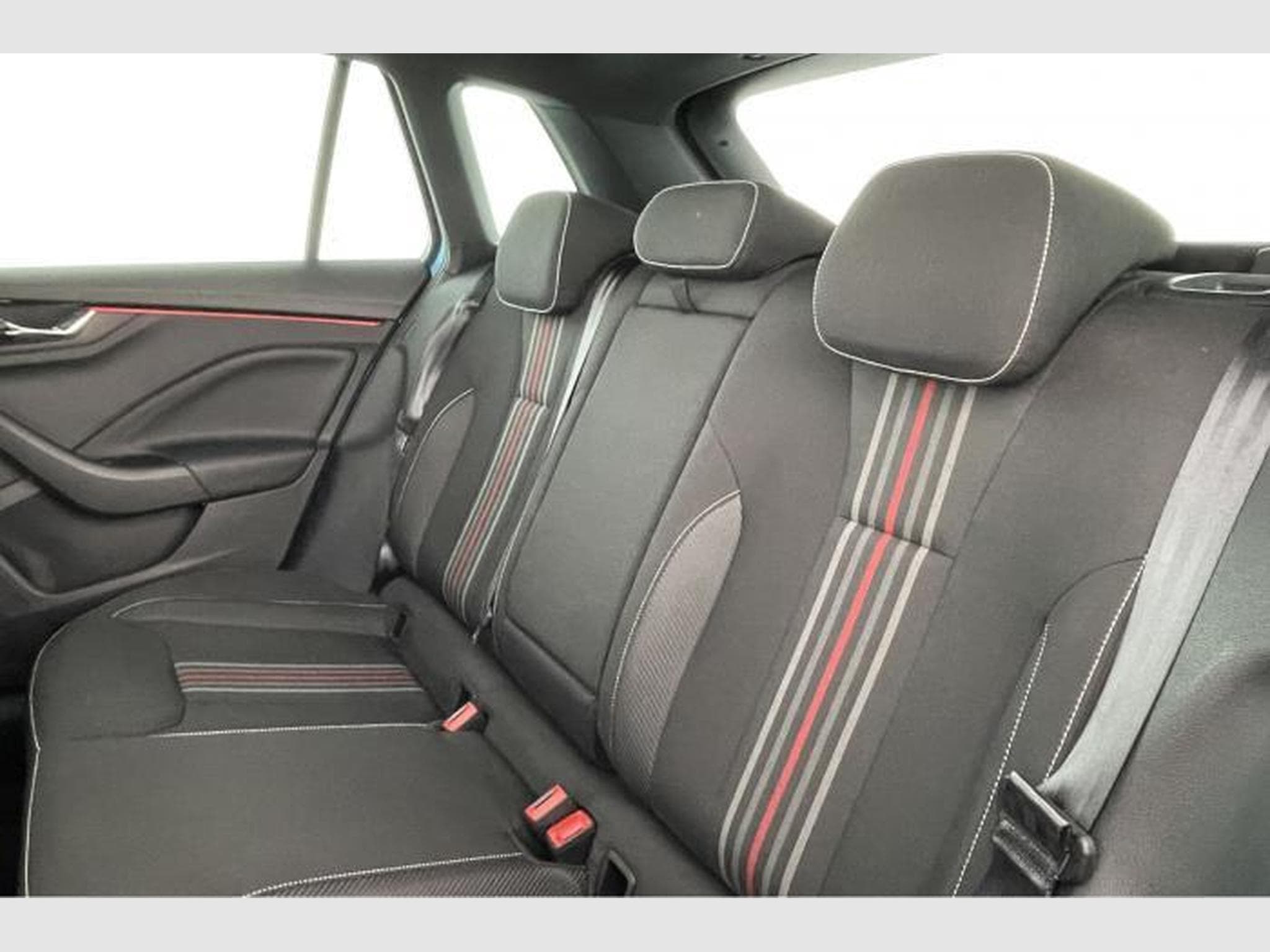 Skoda Kamiq 1.0 TSI Monte (2024) - Photo 13