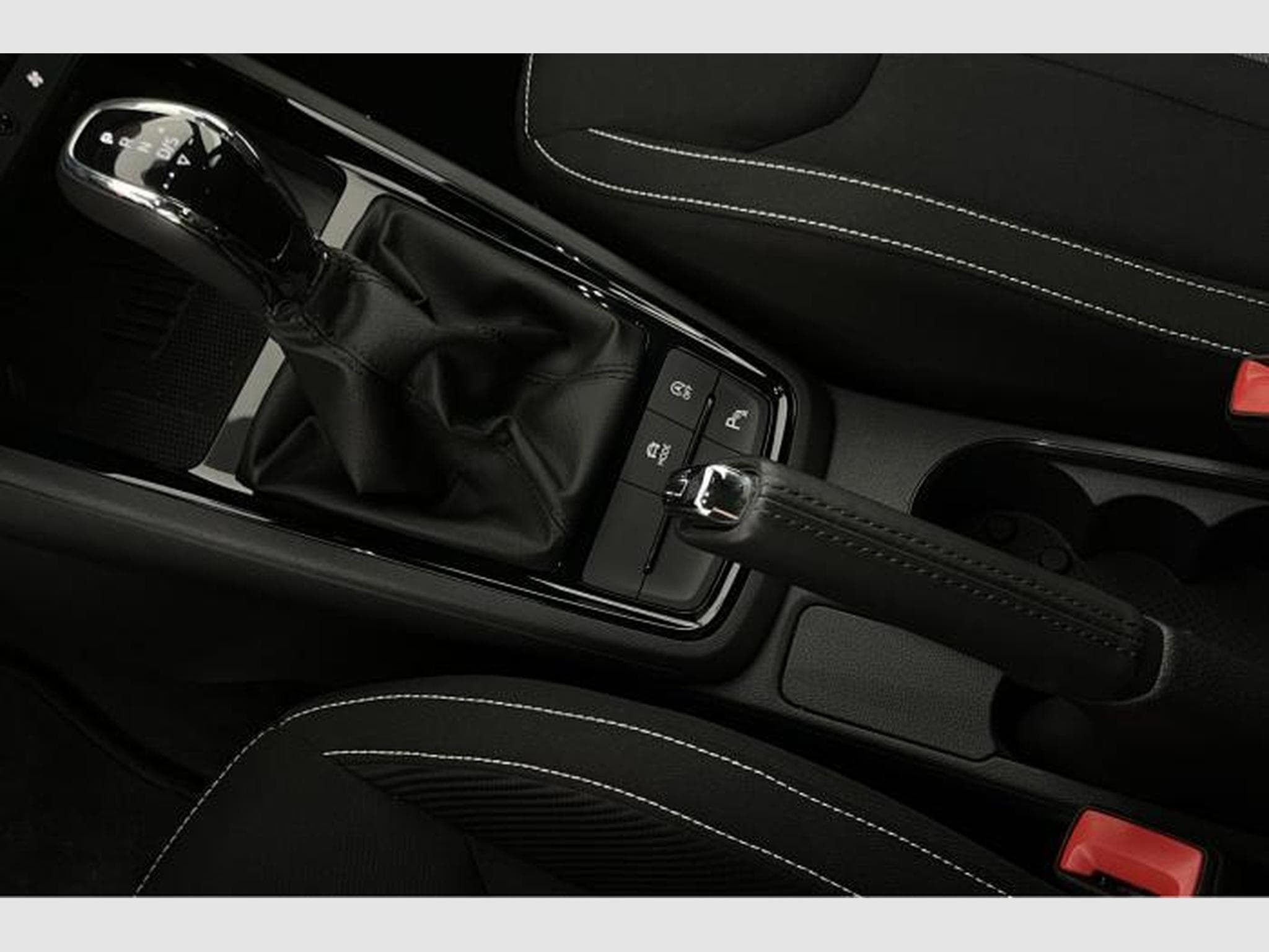 Skoda Kamiq 1.0 TSI Monte (2024) - Photo 18