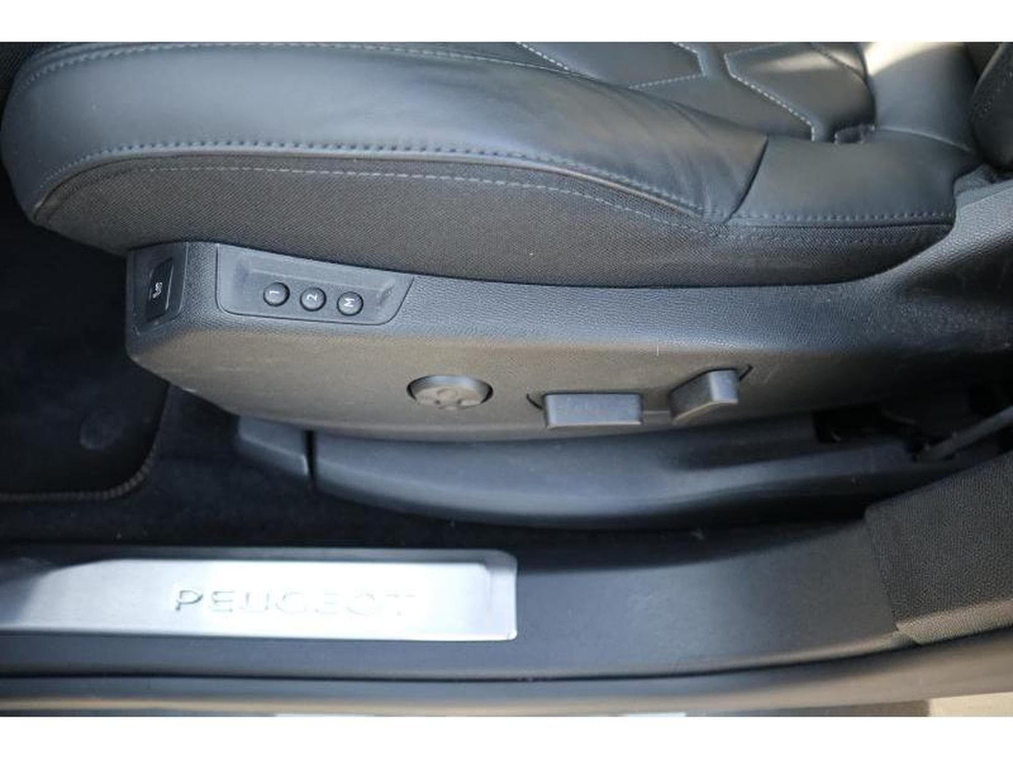 Peugeot 5008 GT EAT8 (2023) - Foto 15