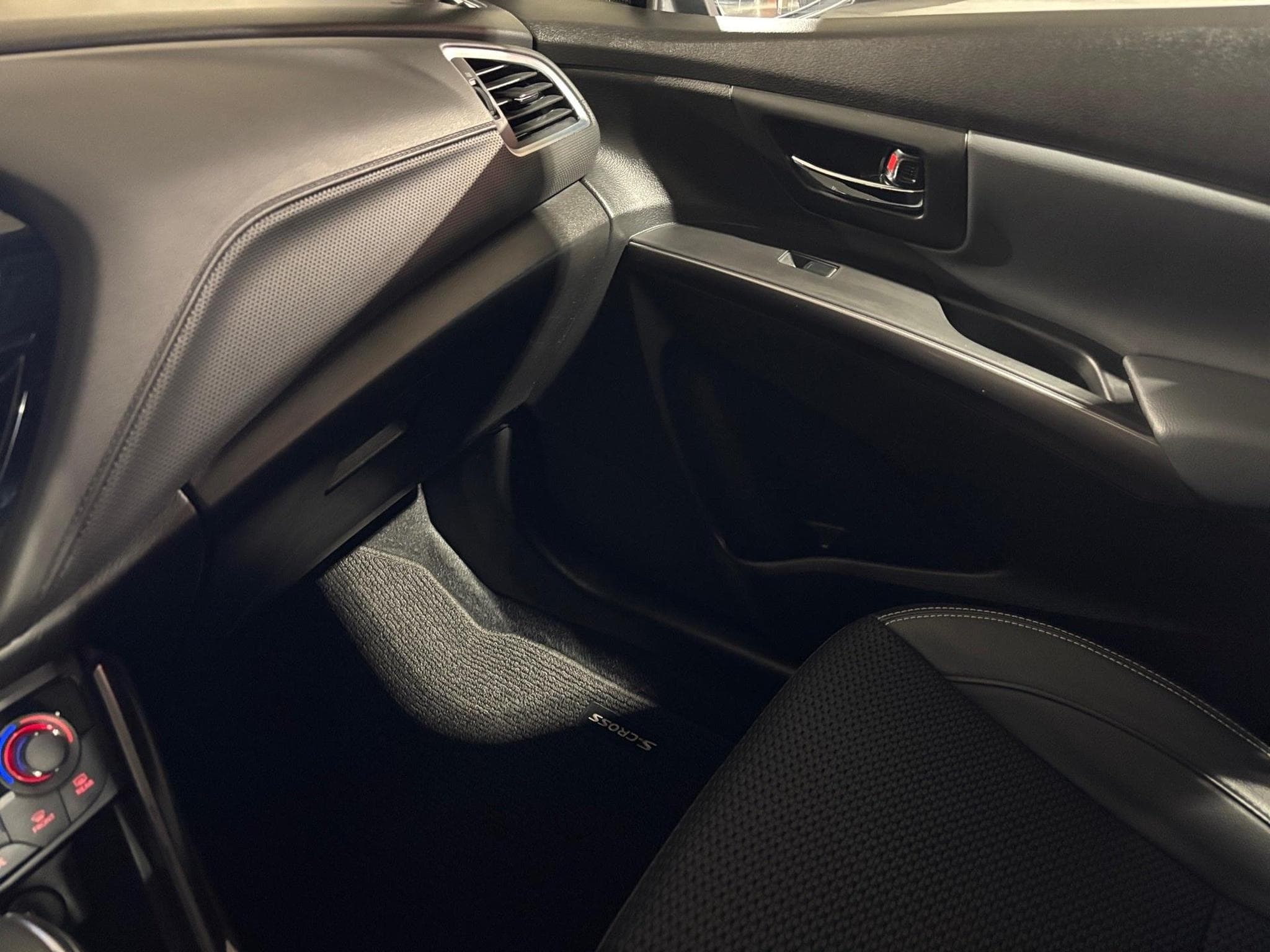 Suzuki S-Cross 1.5 4WD AGS SUNROOF PACK (2024) - Foto 16