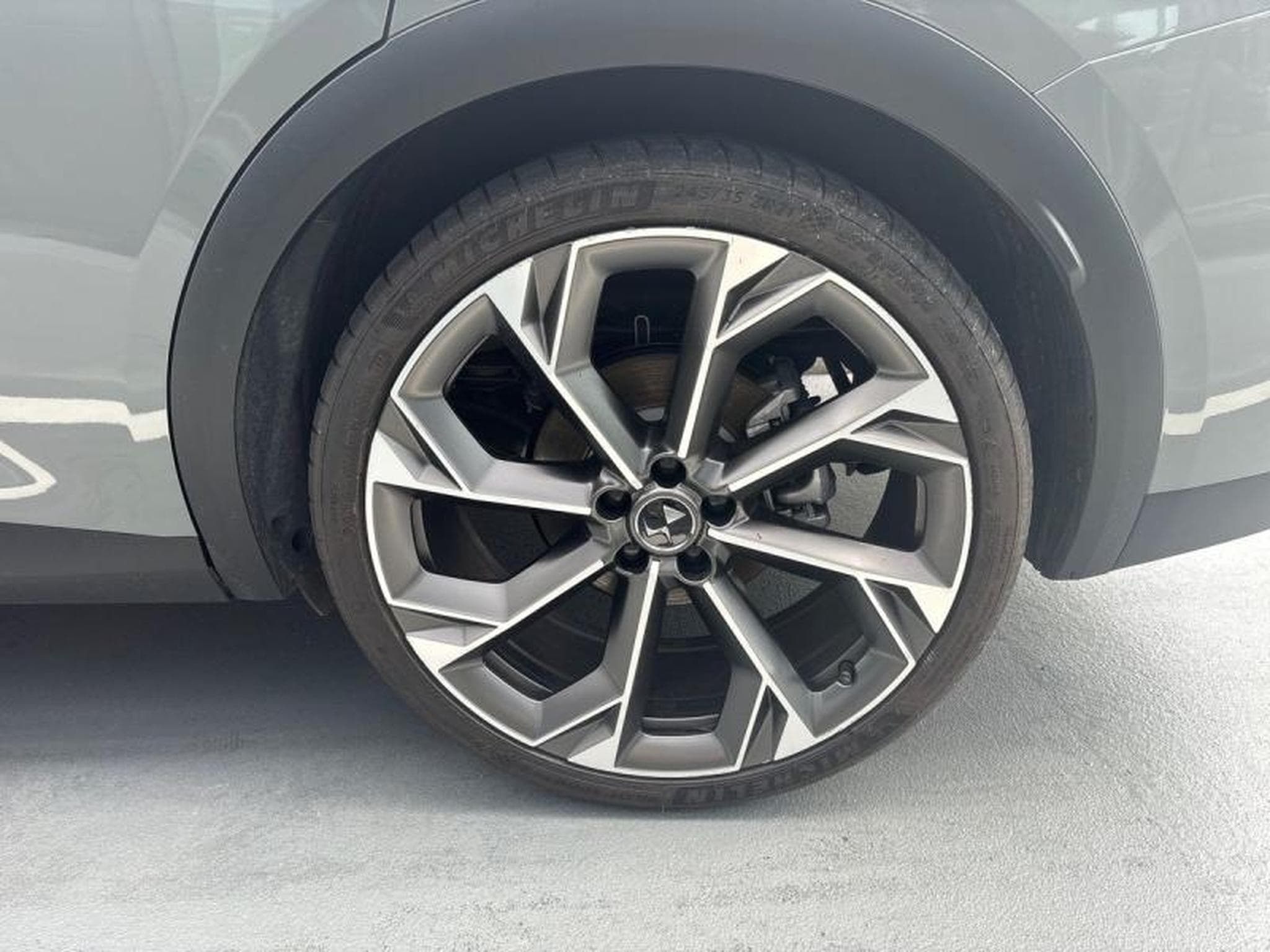 DS Automobiles DS7 E-TENSE 4x4 360ch Opera (2024) - Foto 6