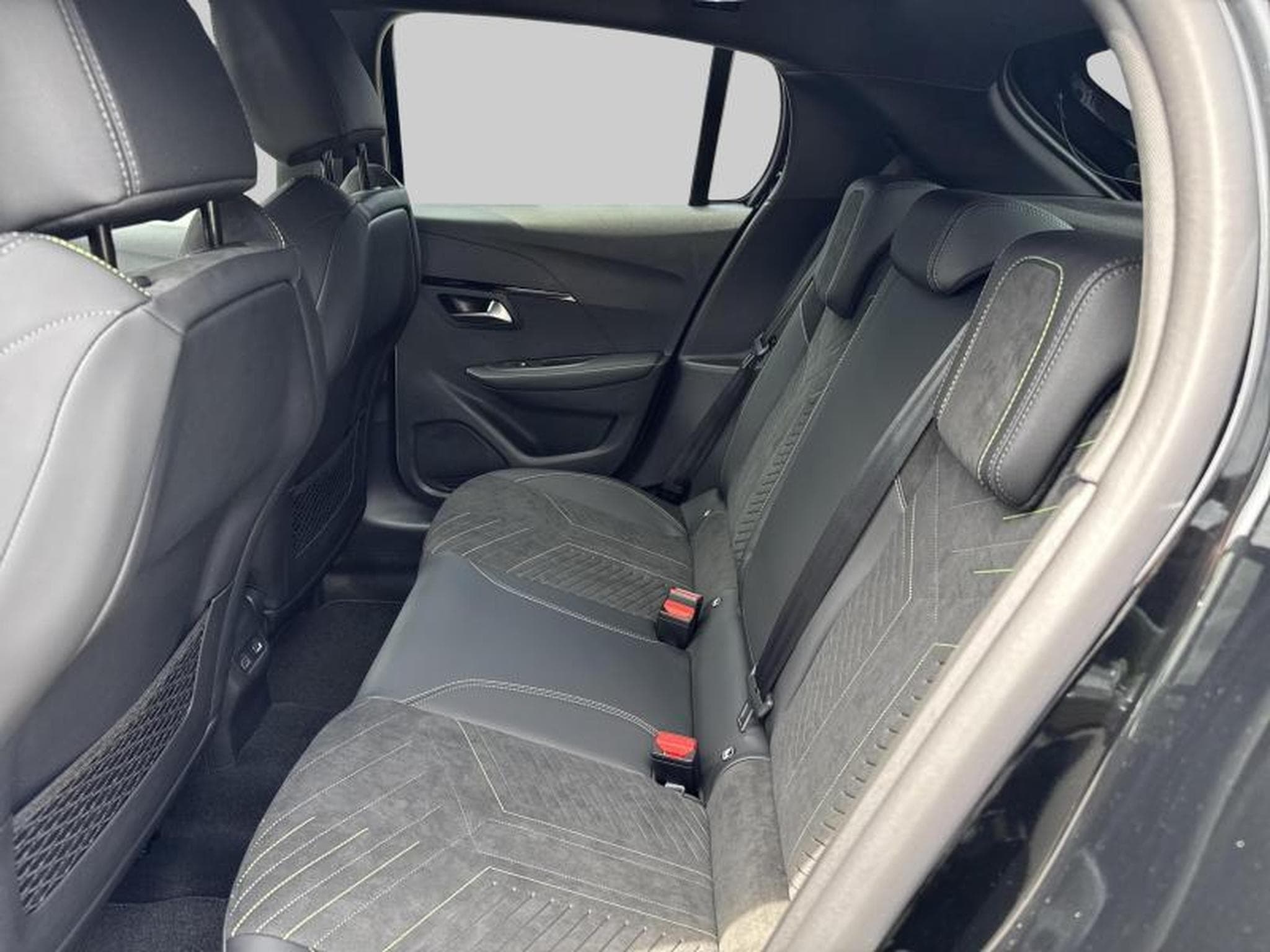 Peugeot 208 II & e- GT Line (2024) - Photo 12