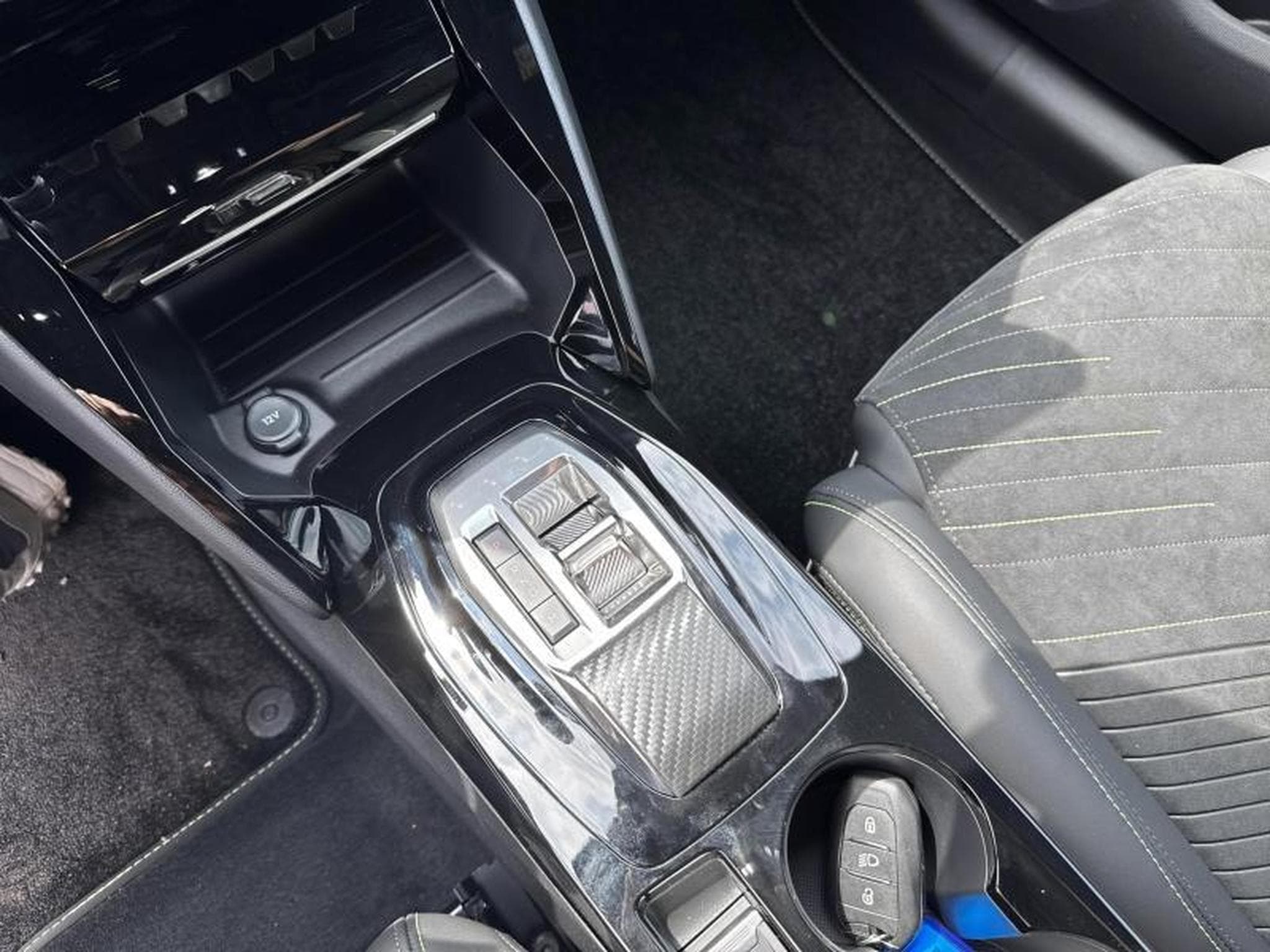 Peugeot 208 II & e- GT Line (2024) - Photo 19