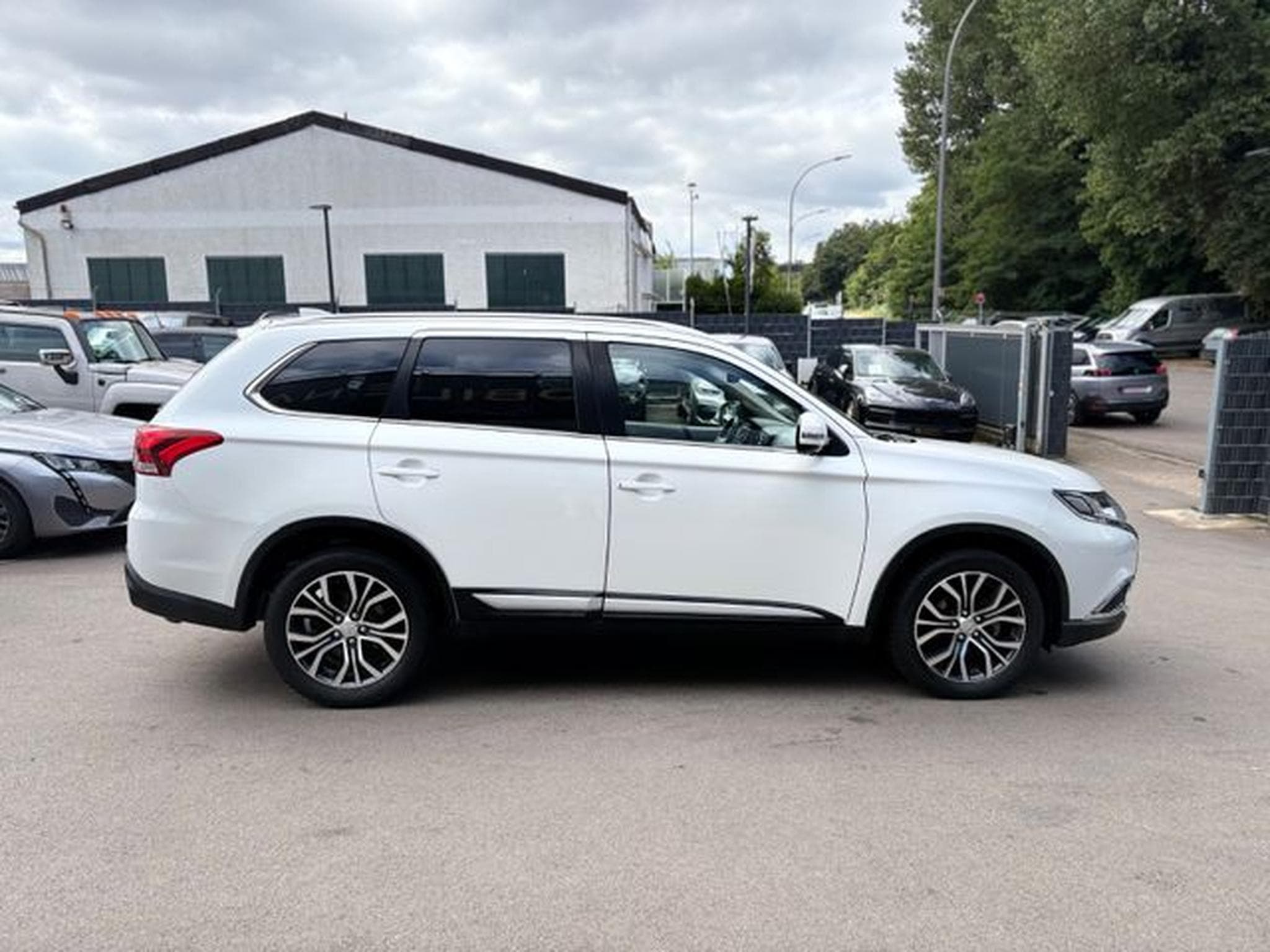 Mitsubishi Outlander OUTLANDER EDITION 7 SITZER* EL.SD*VOLL-LEDER*LED (2018) - Foto 11