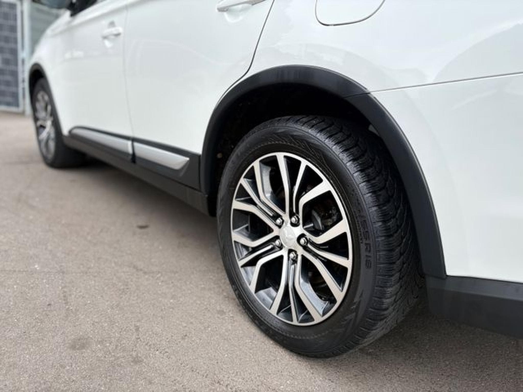 Mitsubishi Outlander OUTLANDER EDITION 7 SITZER* EL.SD*VOLL-LEDER*LED (2018) - Foto 13