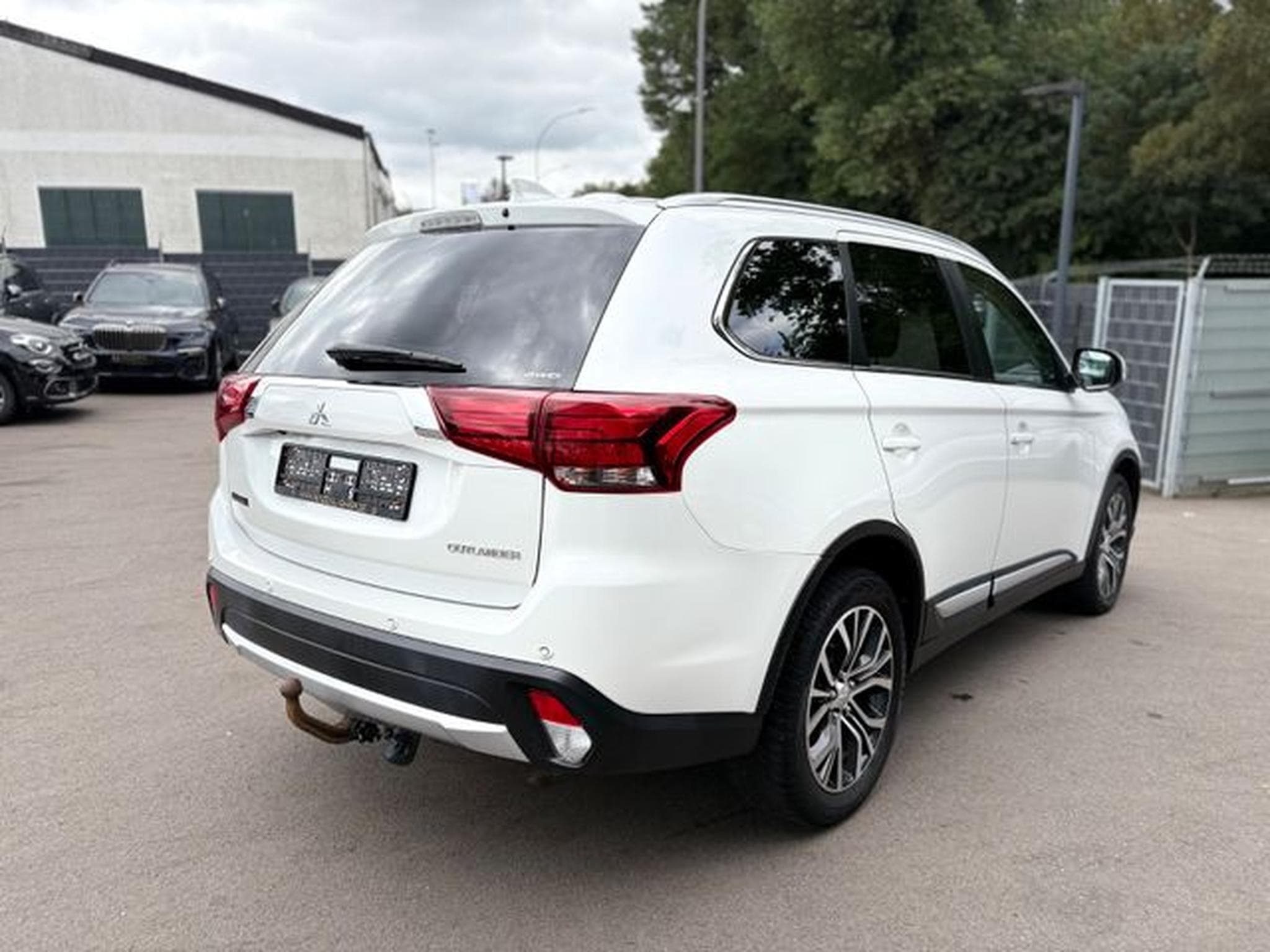Mitsubishi Outlander OUTLANDER EDITION 7 SITZER* EL.SD*VOLL-LEDER*LED (2018) - Foto 7