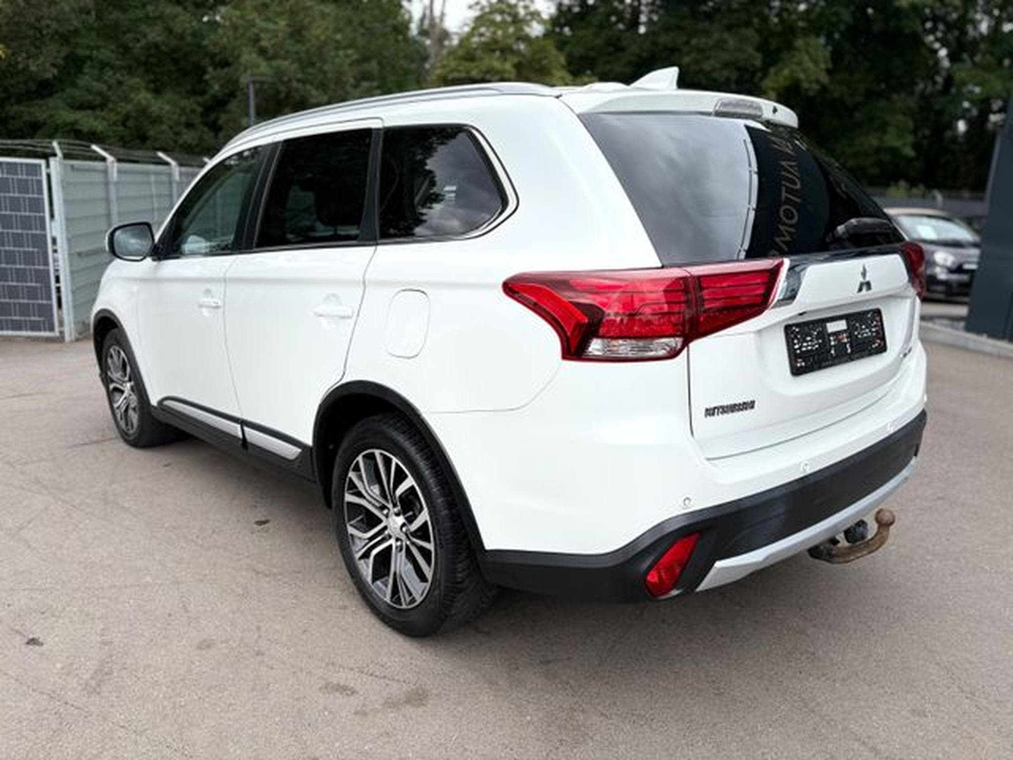 Mitsubishi Outlander OUTLANDER EDITION 7 SITZER* EL.SD*VOLL-LEDER*LED (2018) - Foto 9