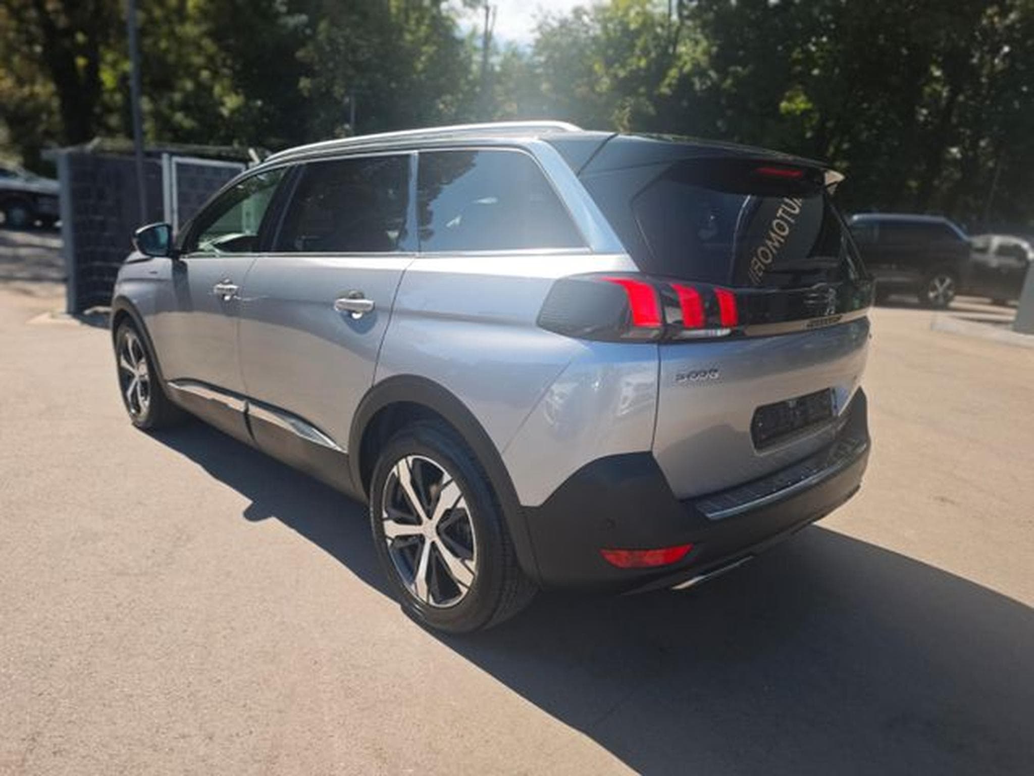 Peugeot 5008 5008 GT-LINE*AUT.*7.SITZER*AHK*ACC*PANORAMA* (2018) - Foto 8