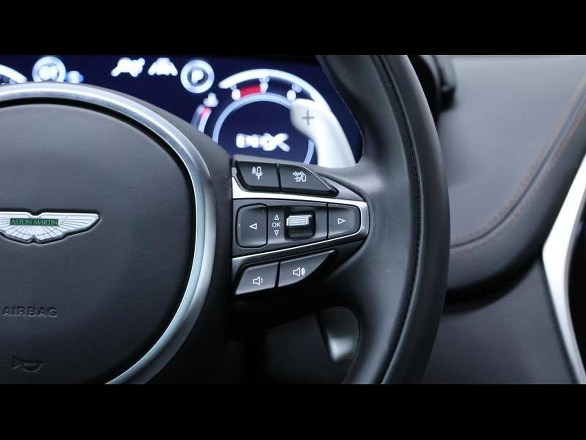 Aston-Martin DBX 707 V8 (2023) - Photo 16