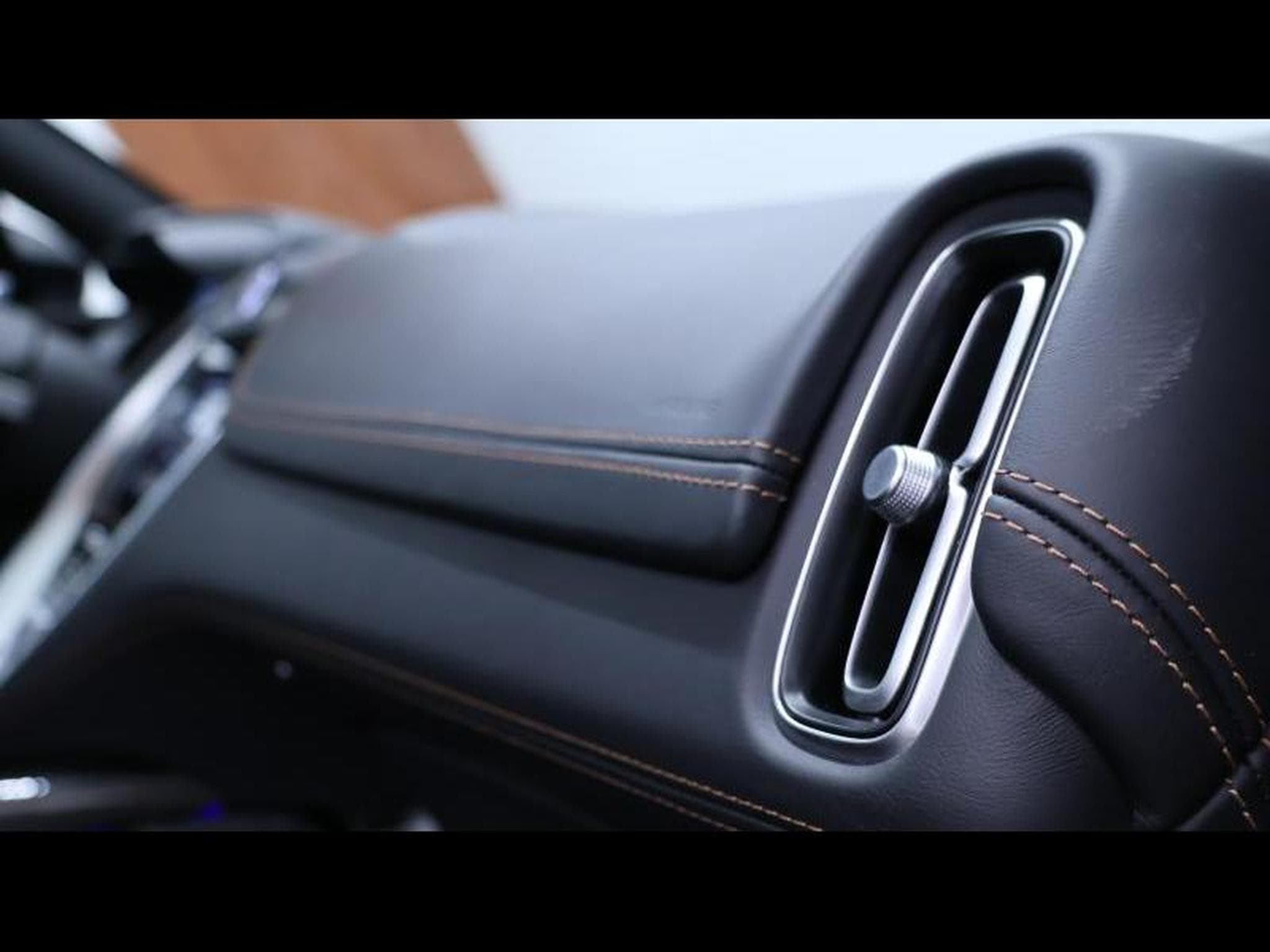 Aston-Martin DBX 707 V8 (2023) - Photo 17