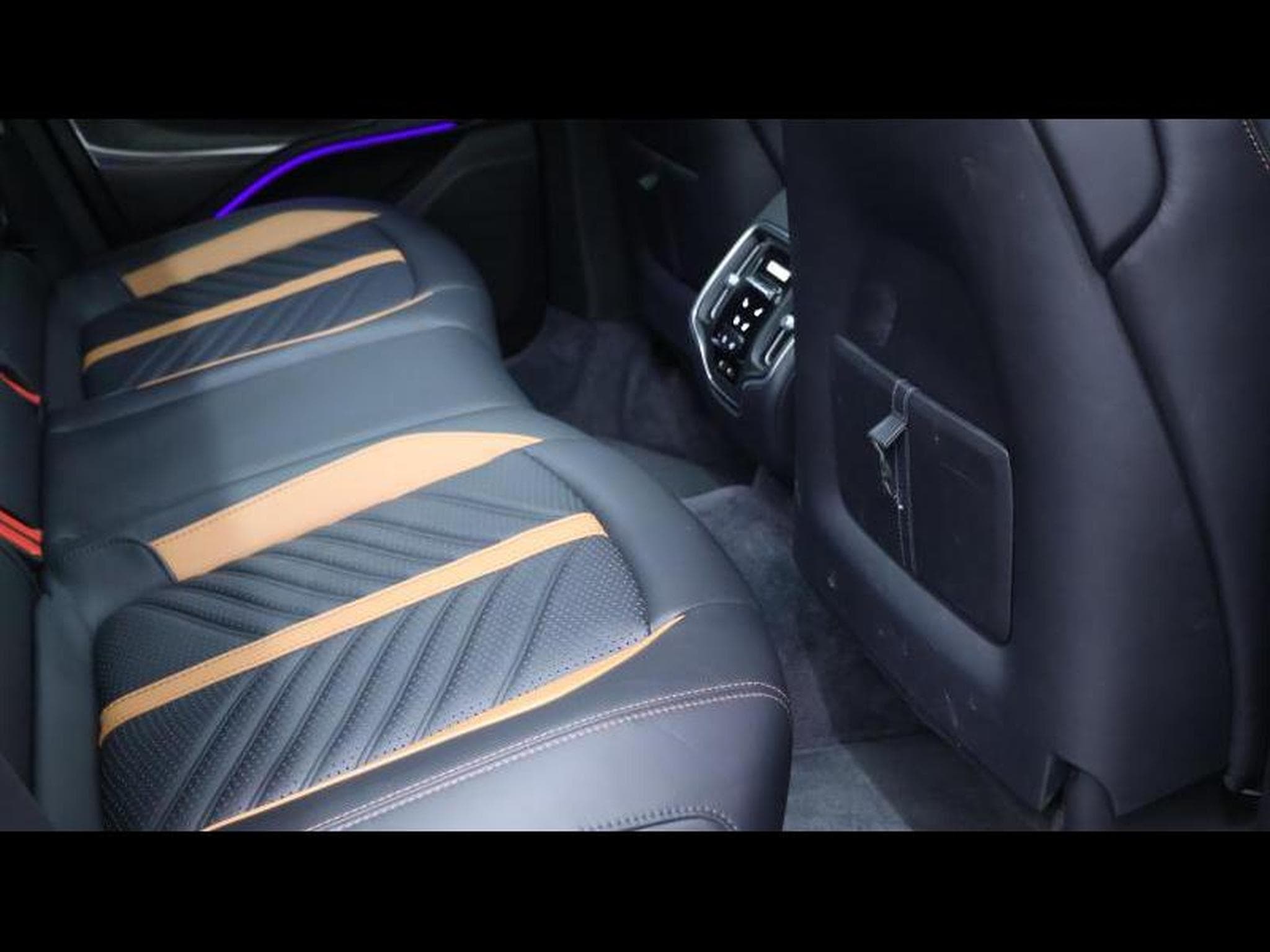 Aston-Martin DBX 707 V8 (2023) - Photo 18