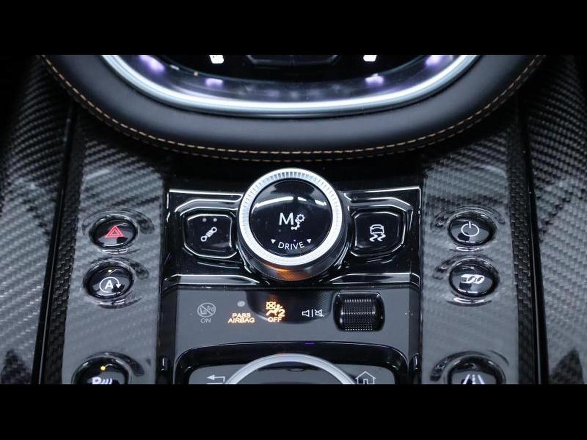 Aston-Martin DBX 707 V8 (2023) - Photo 22