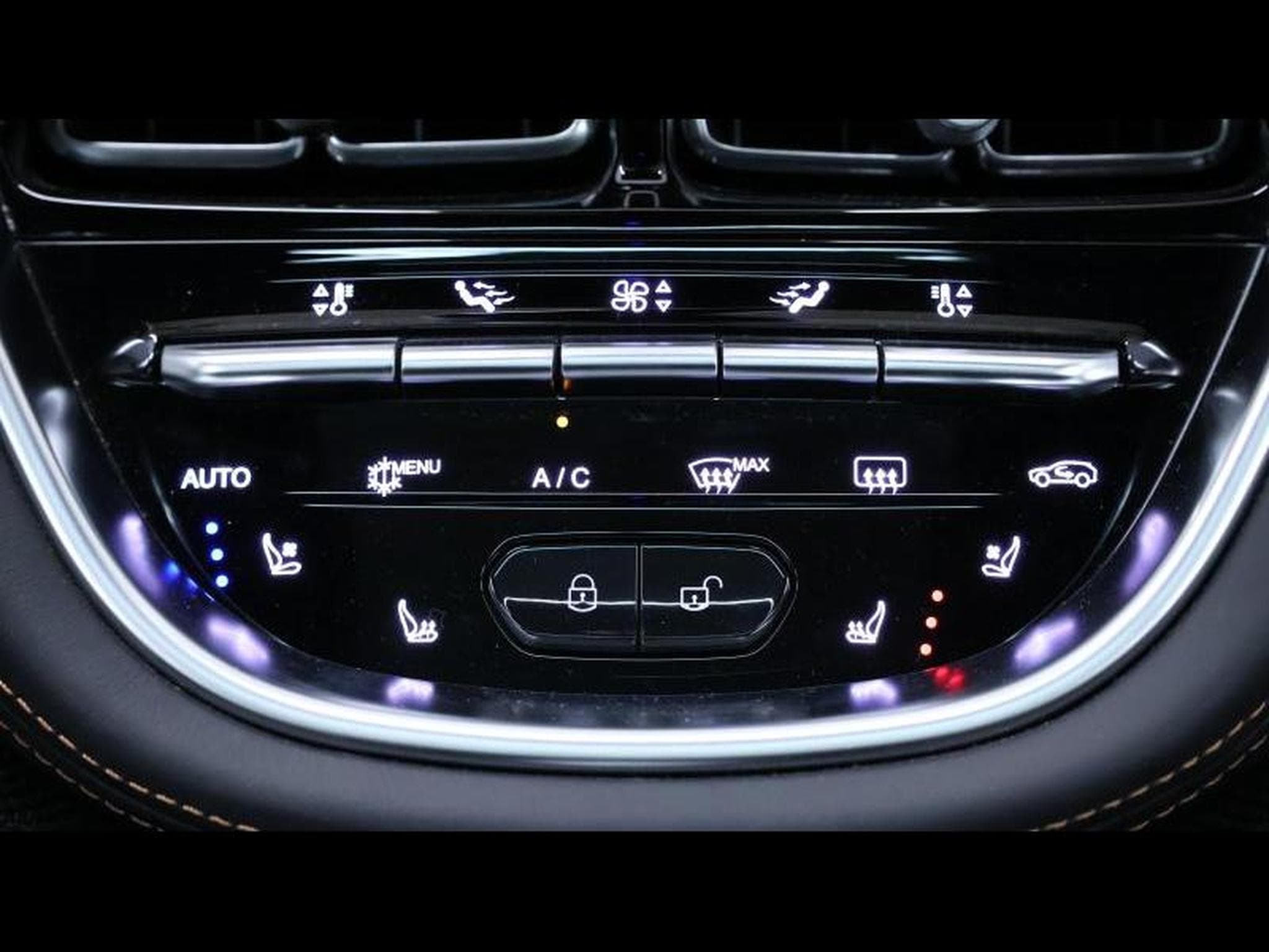 Aston-Martin DBX 707 V8 (2023) - Photo 23