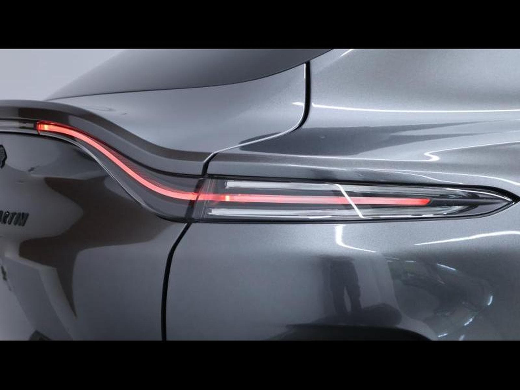 Aston-Martin DBX 707 V8 (2023) - Photo 8