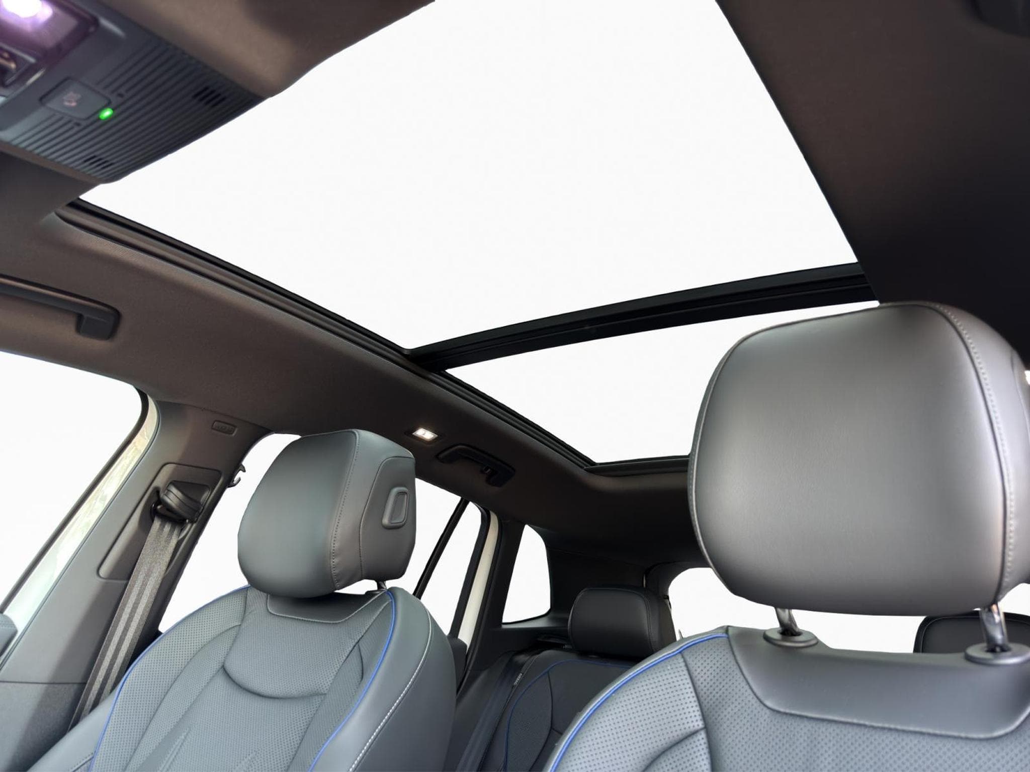 VW Tiguan R-LINE (2025) - Photo 12