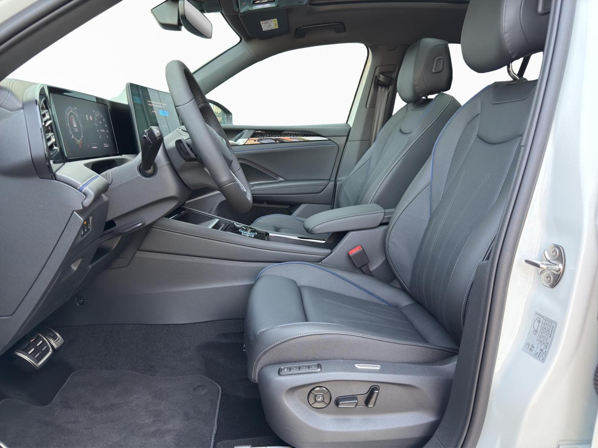 VW Tiguan R-LINE (2025) - Photo 2