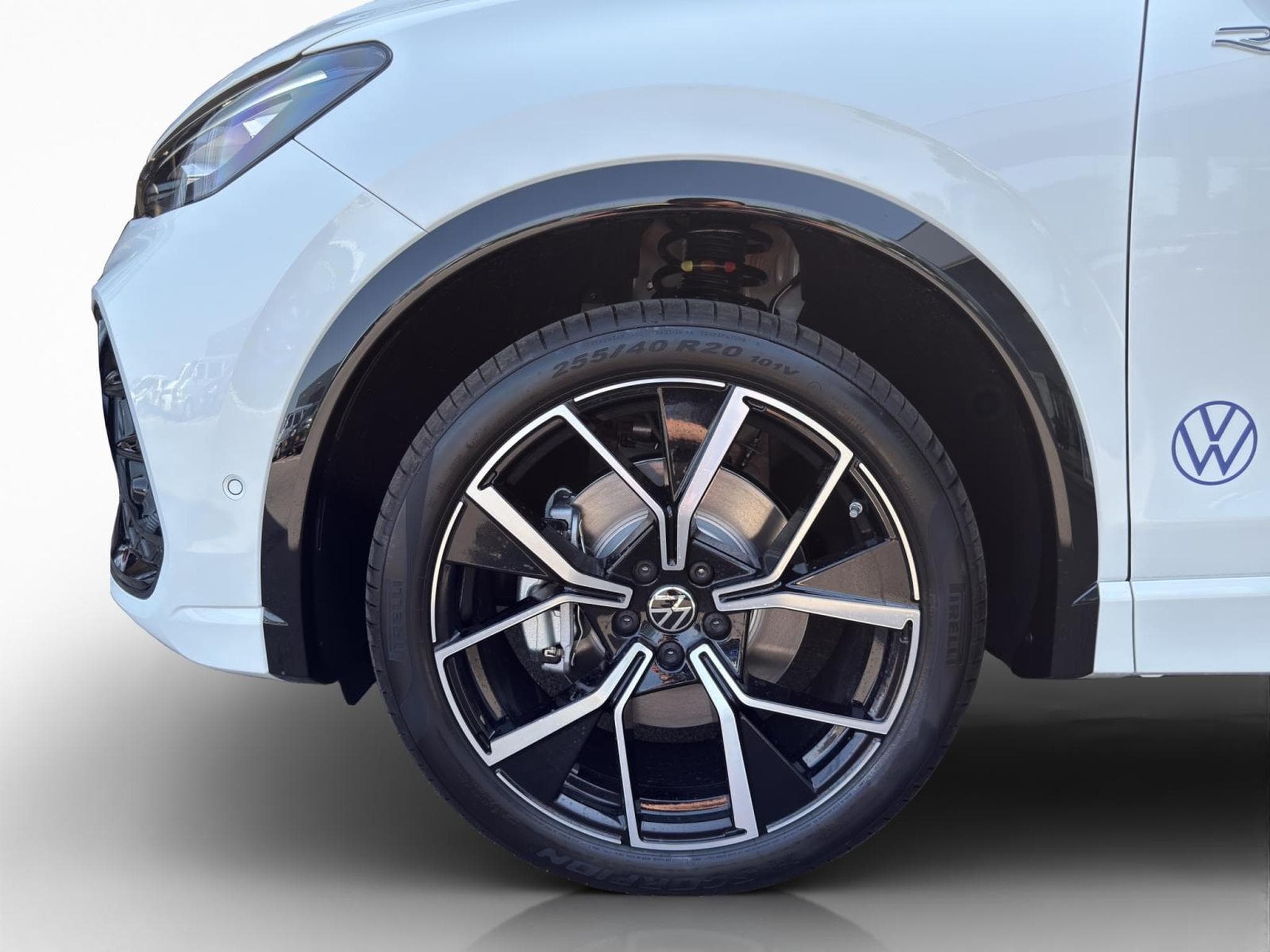 VW Tiguan R-LINE (2025) - Photo 3