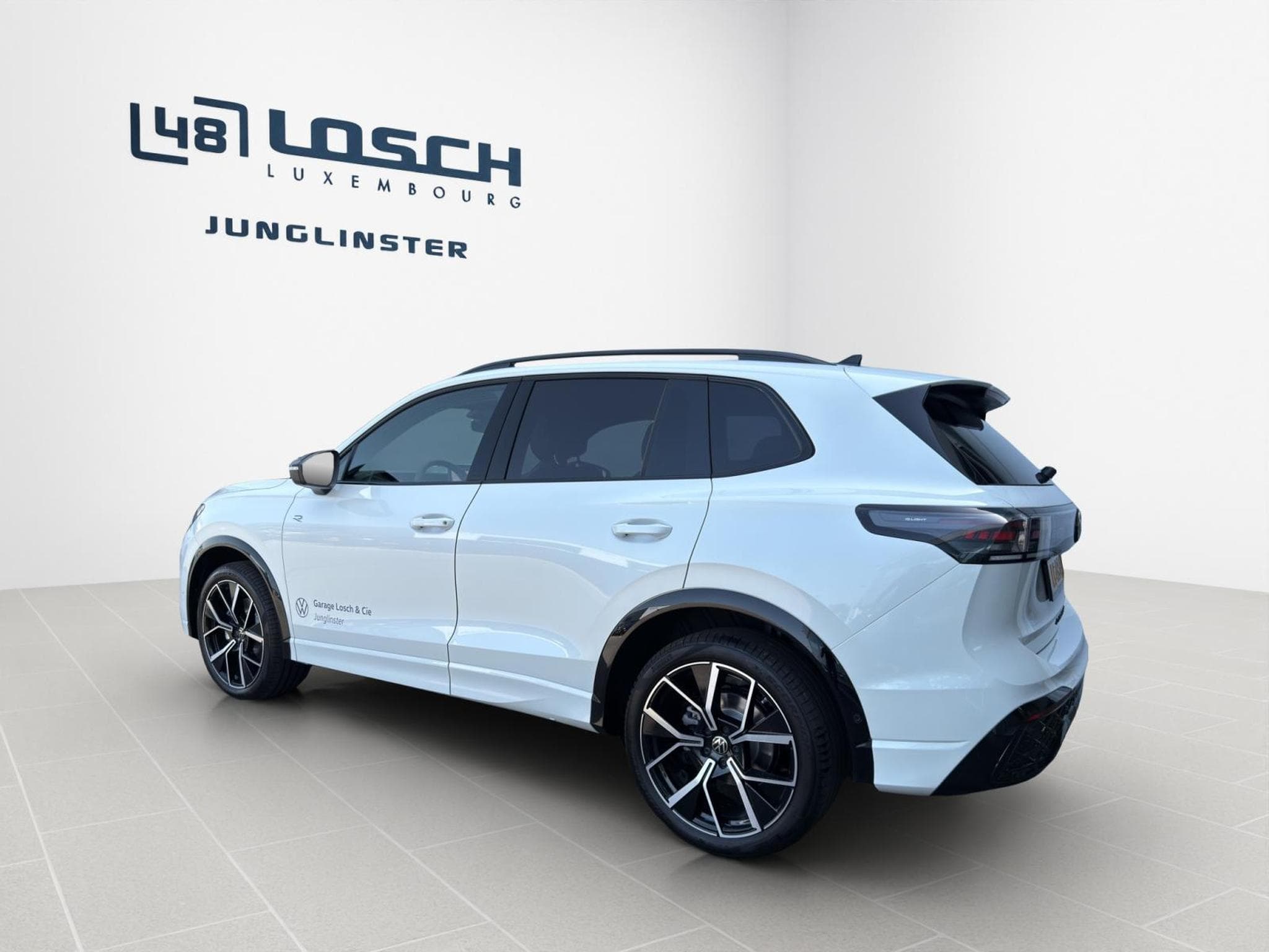 VW Tiguan R-LINE (2025) - Photo 6